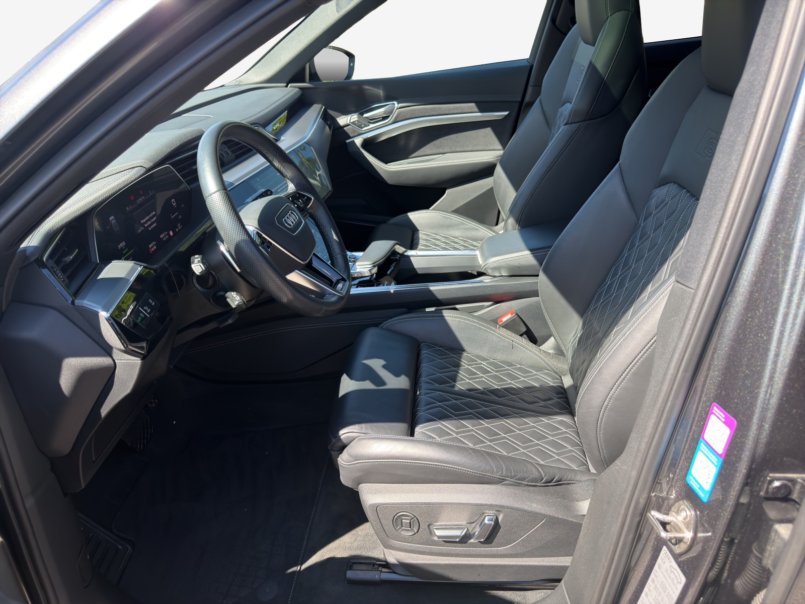 AUDI e-tron 55 S Line quattro-image-7