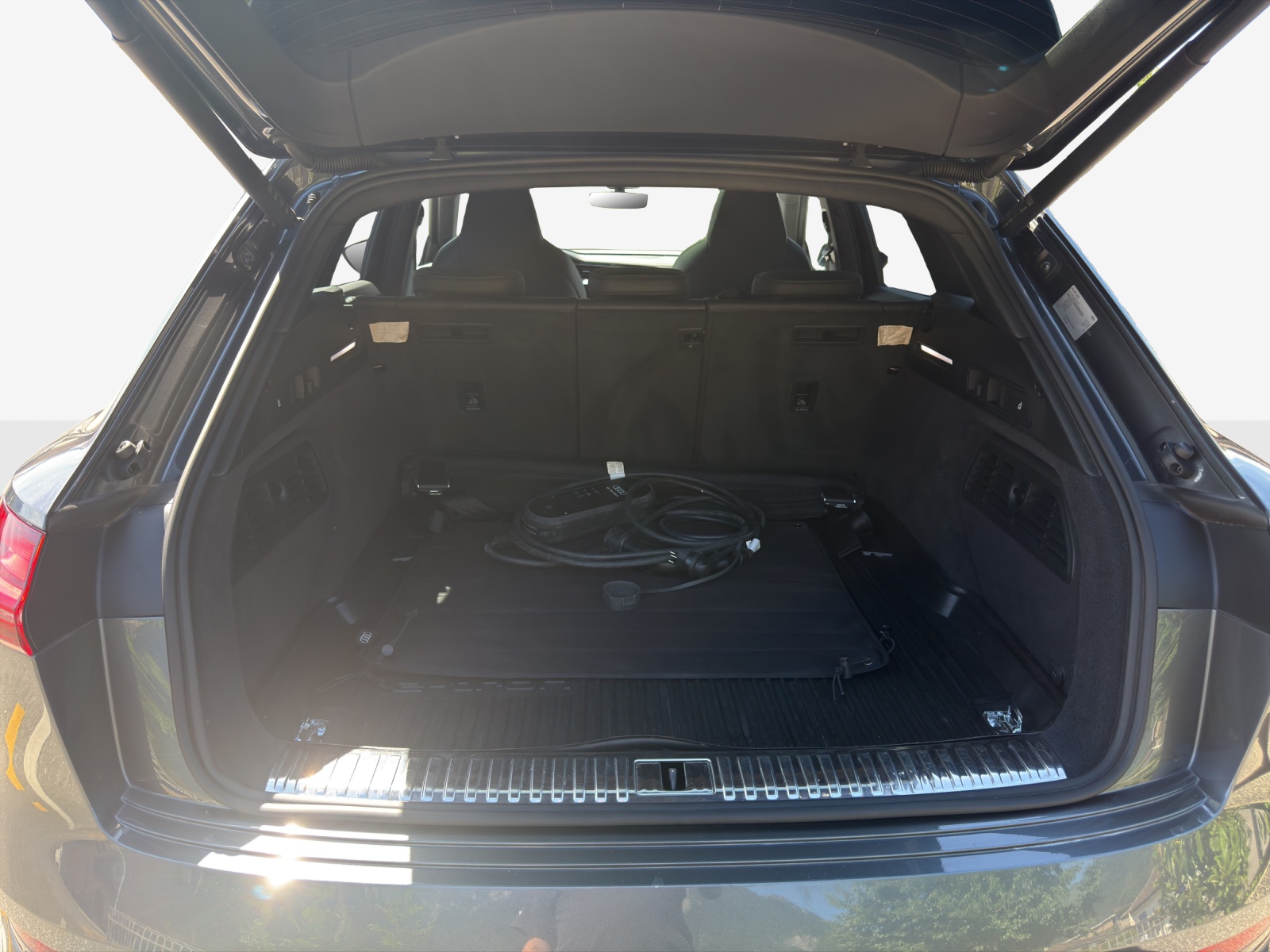 AUDI e-tron 55 S Line quattro-image-11