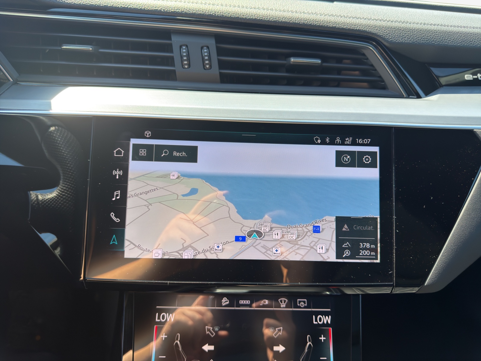 AUDI e-tron 55 S Line quattro-image-13