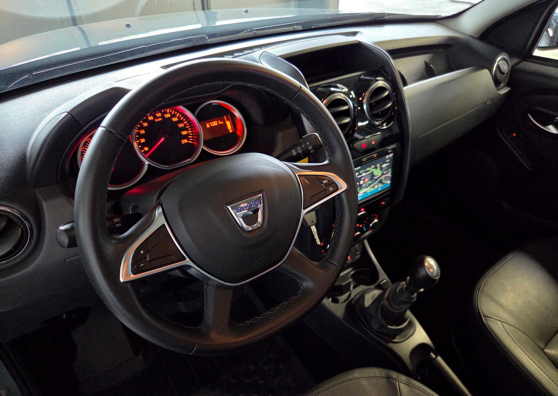 DACIA Duster 1.2 TCe FmF Strongm.R 4x4 S/S-image-10