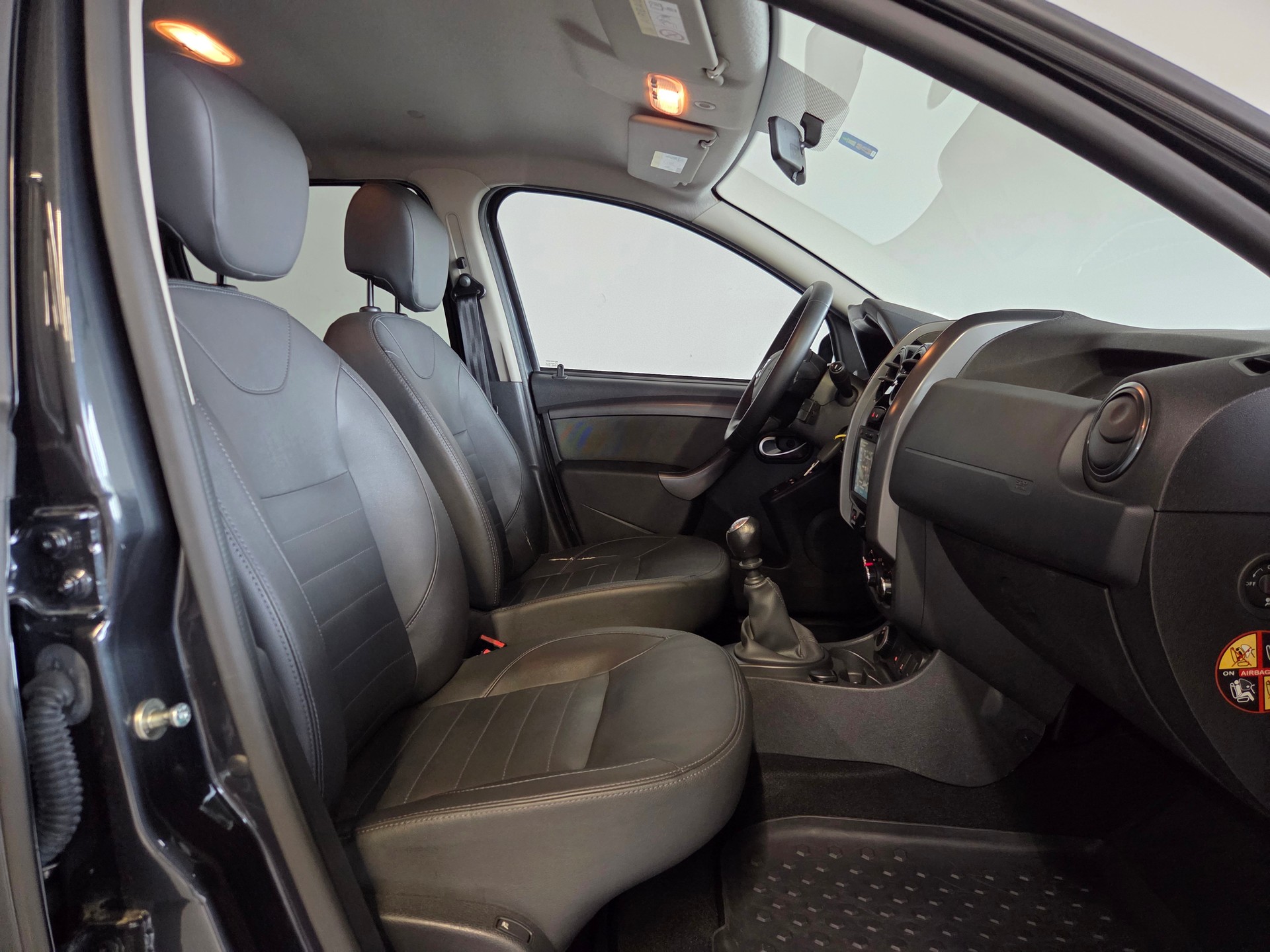 DACIA Duster 1.2 TCe FmF Strongm.R 4x4 S/S-image-15