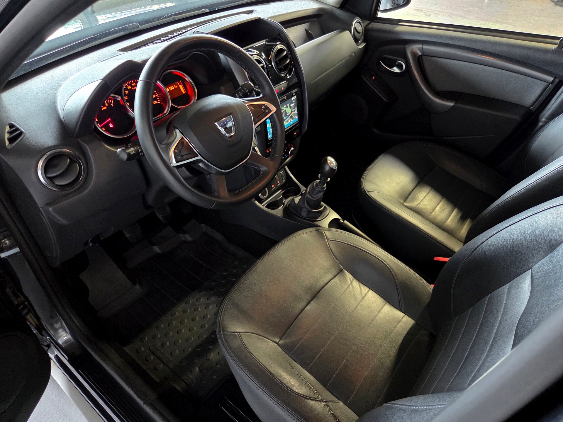 DACIA Duster 1.2 TCe FmF Strongm.R 4x4 S/S-image-3
