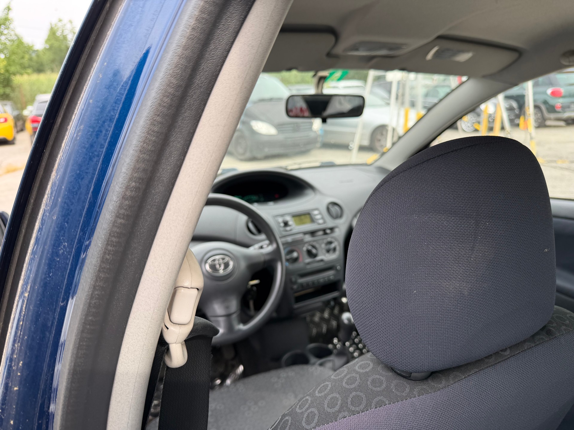 TOYOTA Yaris 1.3 Linea Sol-image-9