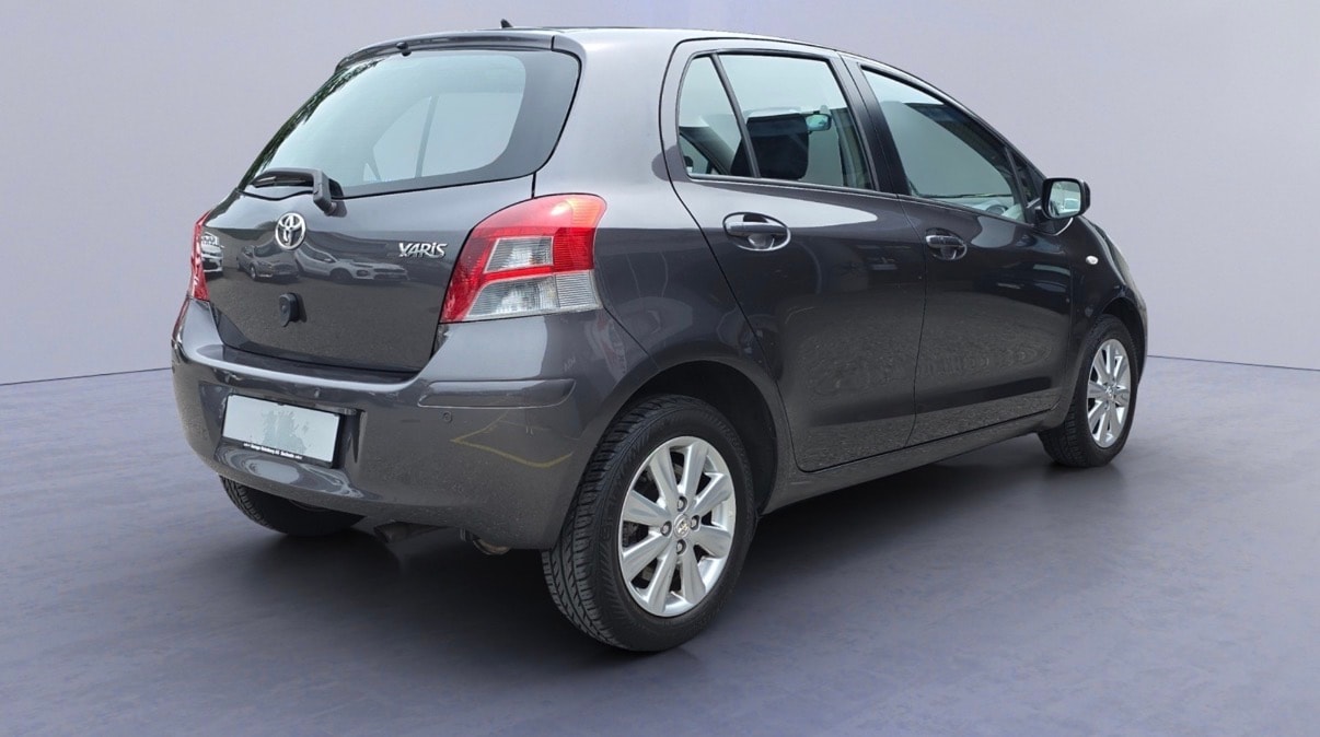 TOYOTA YARIS 1.33 VVT-i Linea Luna MM-image-2