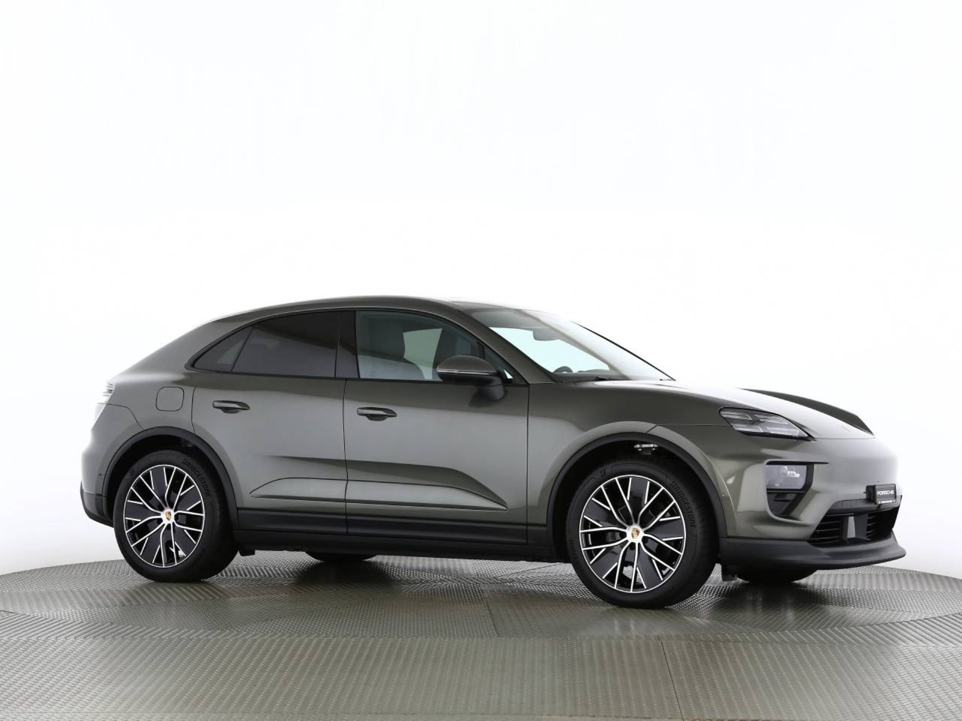 PORSCHE Macan 4-image-26