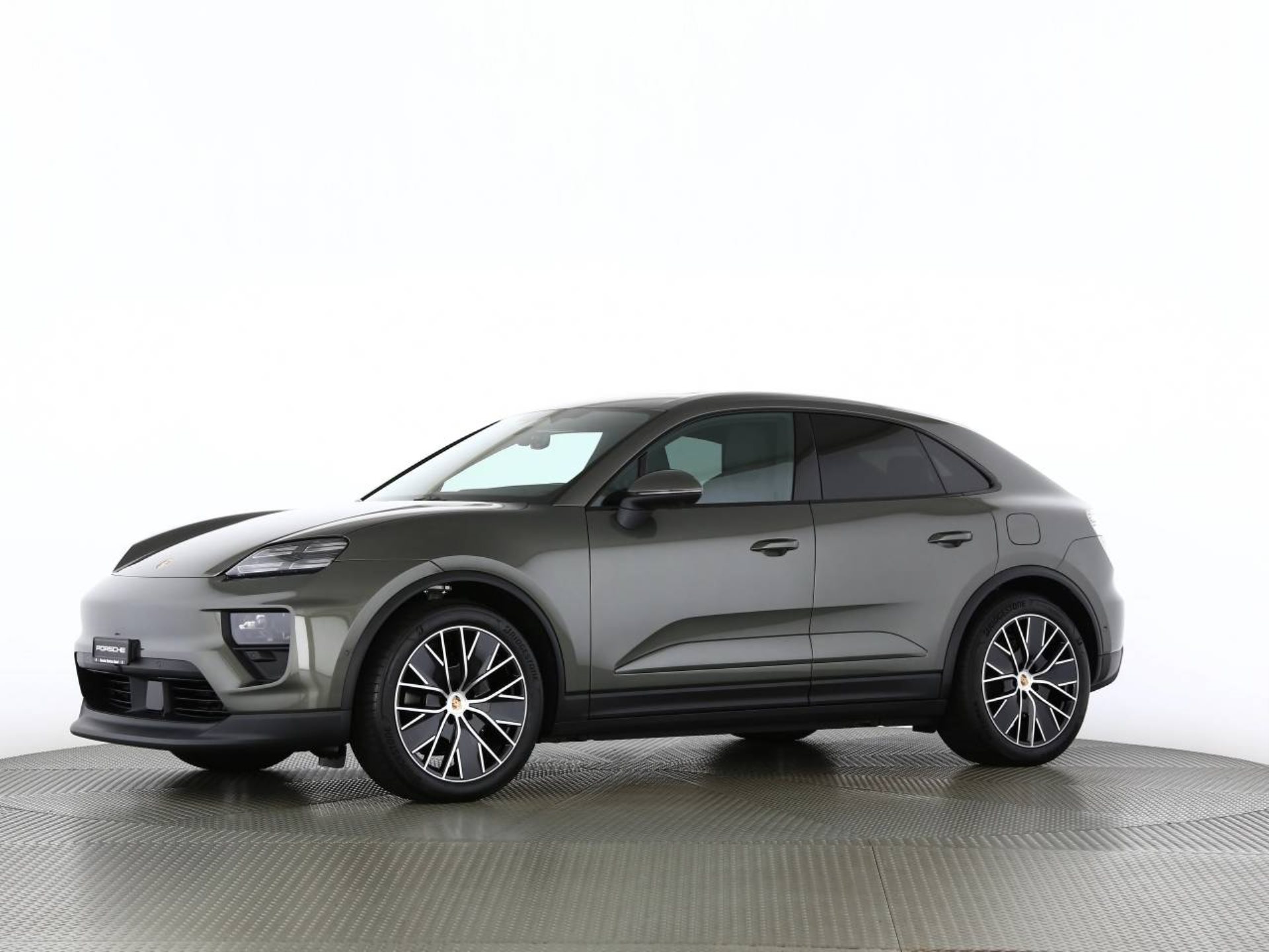 PORSCHE Macan 4-image-10