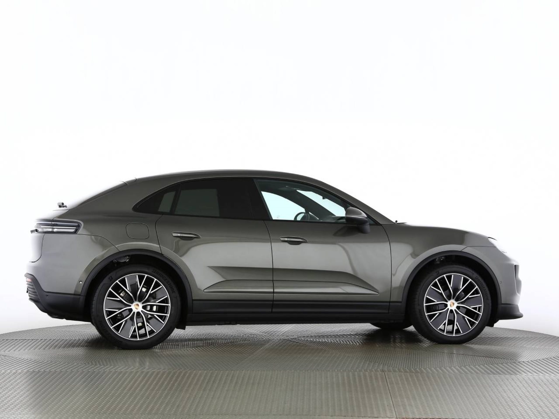 PORSCHE Macan 4-image-23