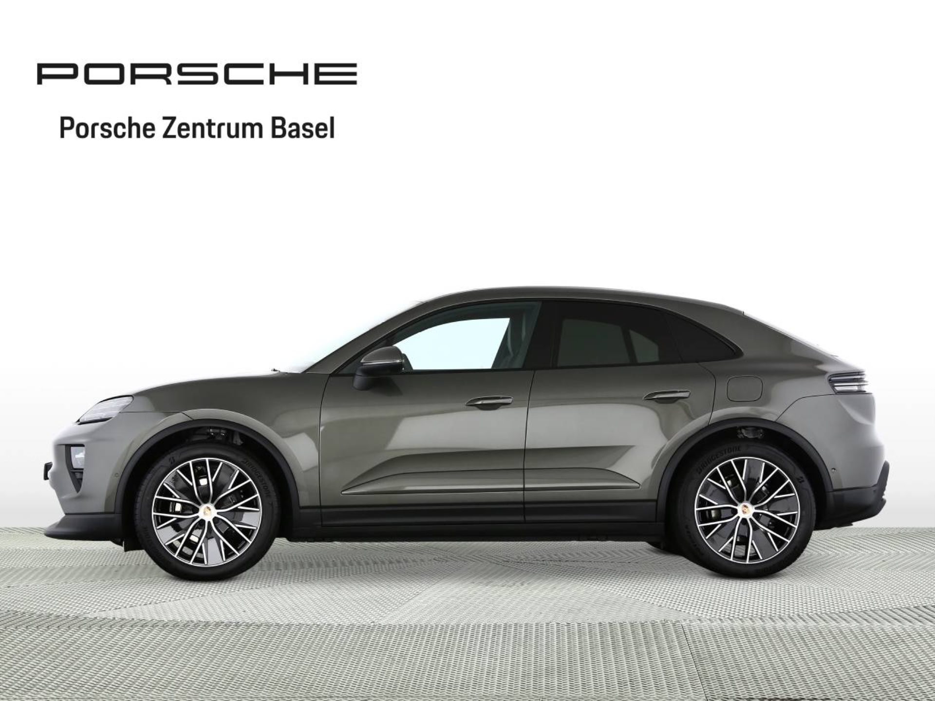 PORSCHE Macan 4-image-1