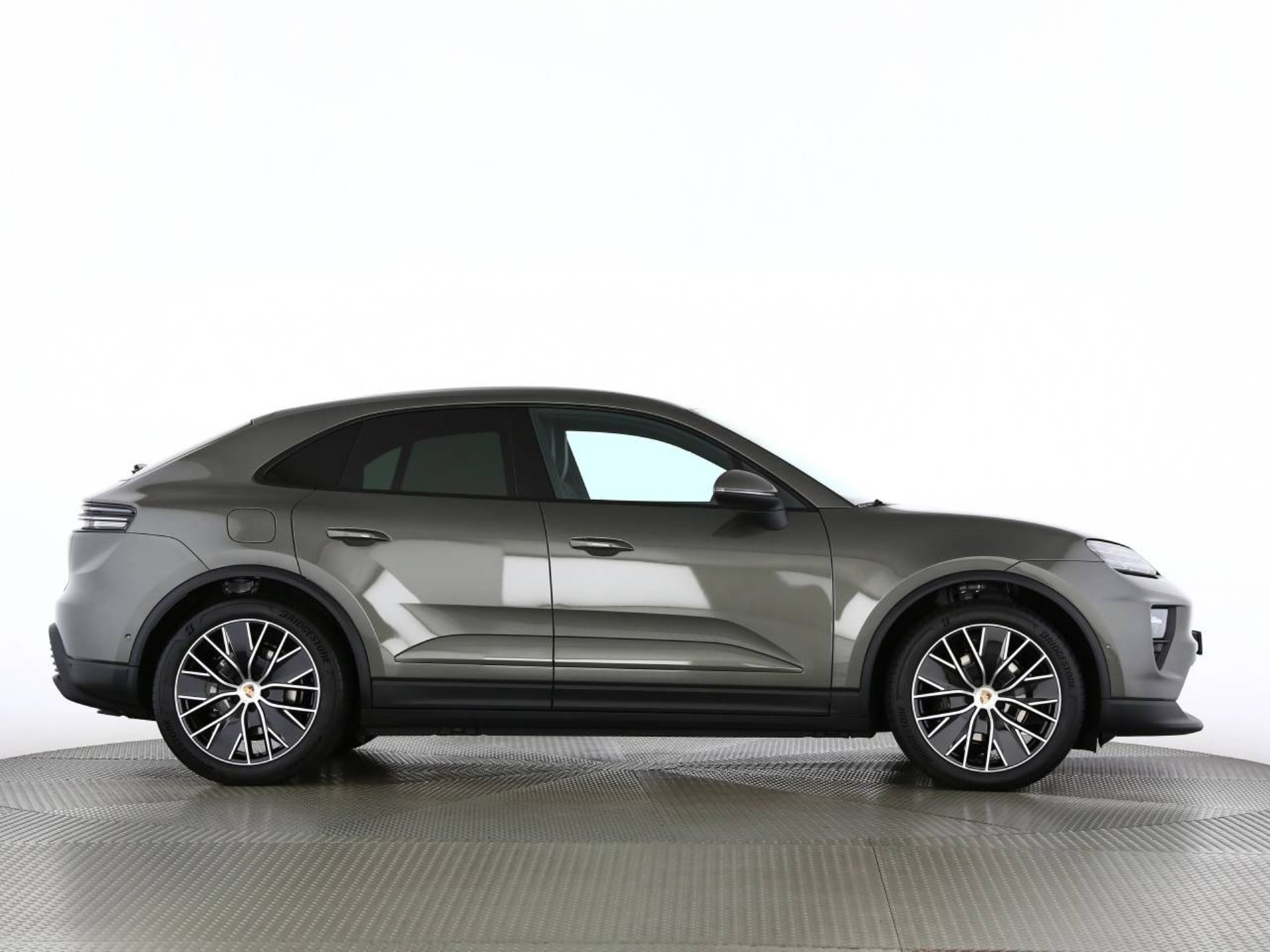 PORSCHE Macan 4-image-24