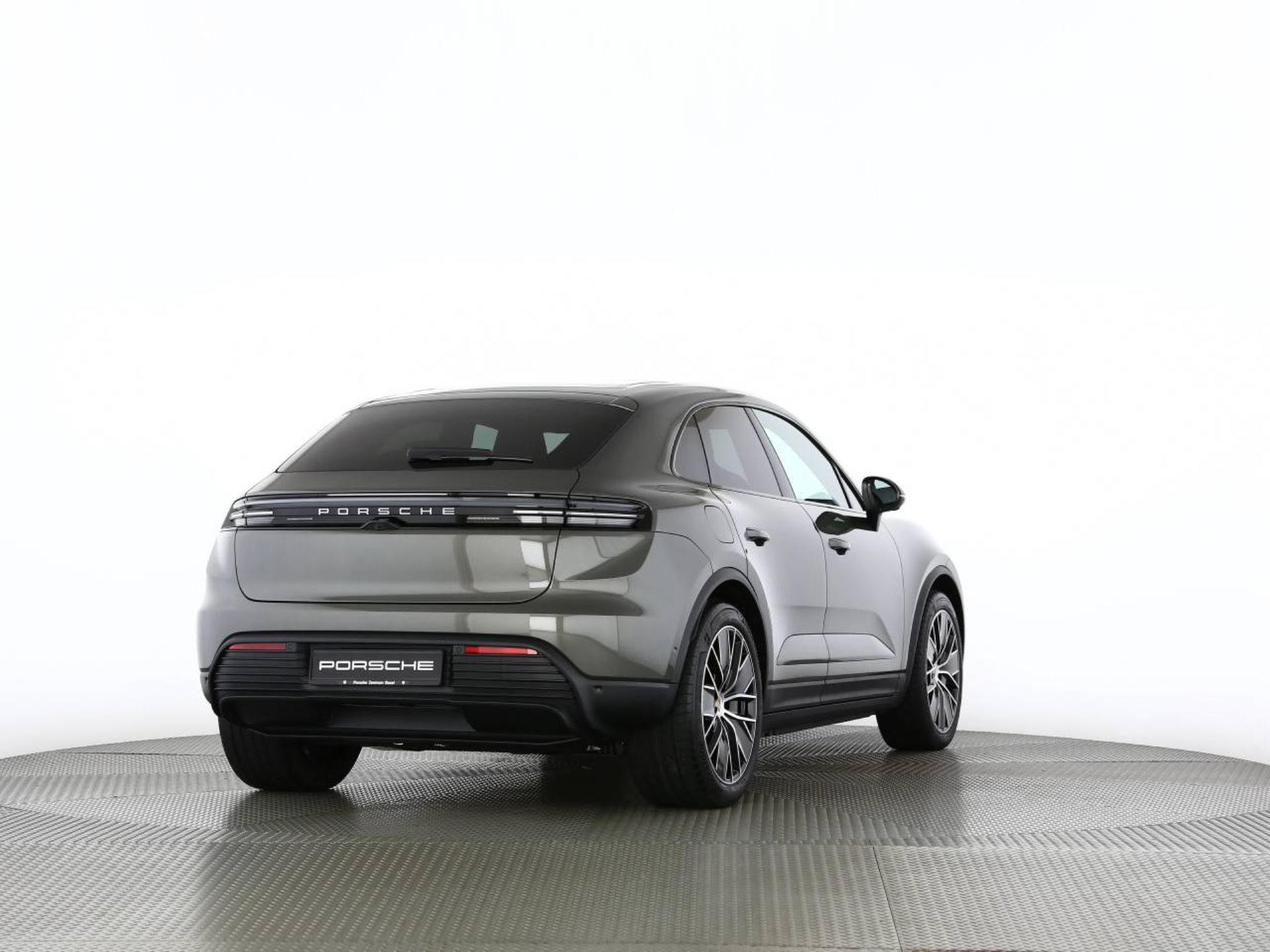 PORSCHE Macan 4-image-19