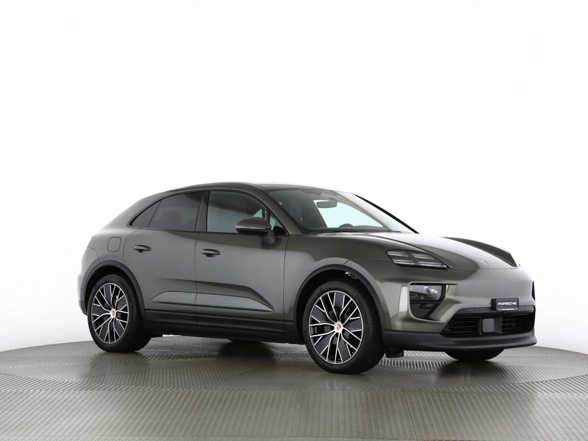 PORSCHE Macan 4-image-27