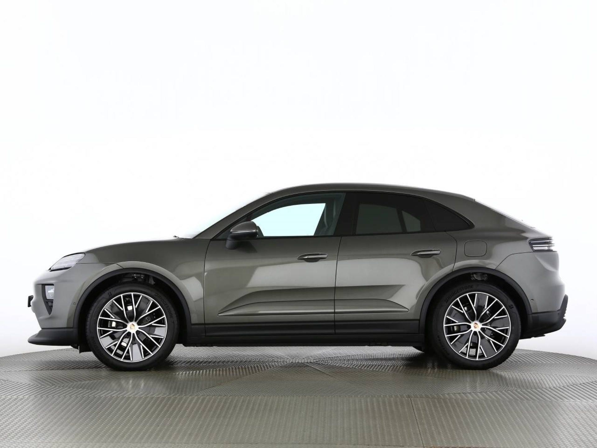 PORSCHE Macan 4-image-12