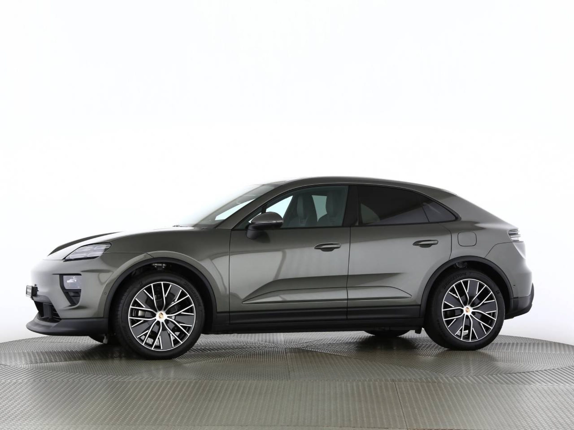PORSCHE Macan 4-image-11