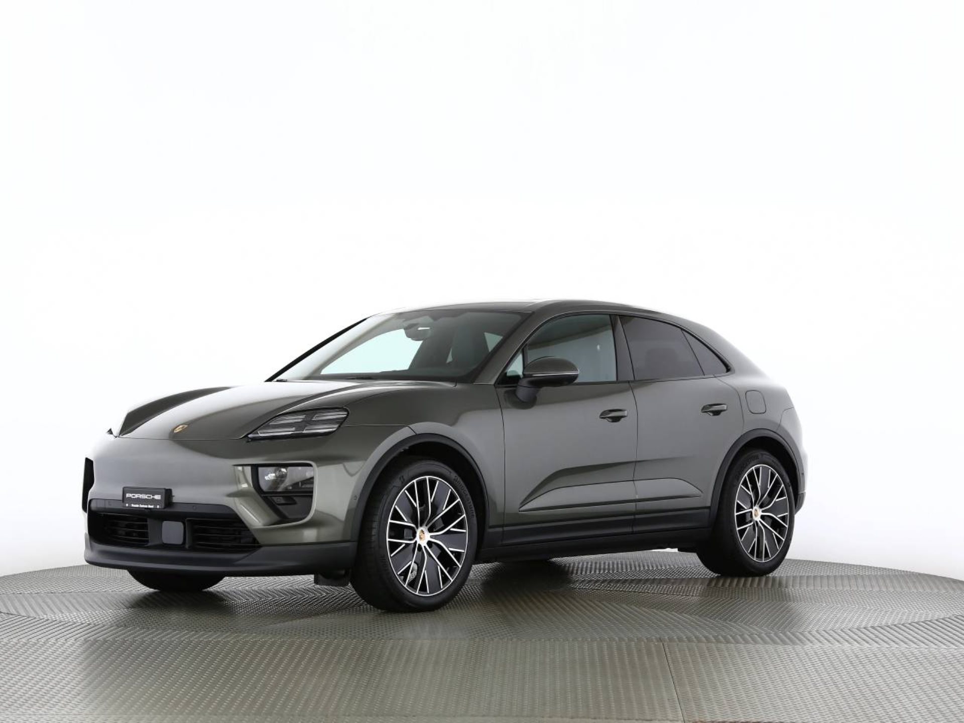 PORSCHE Macan 4-image-9