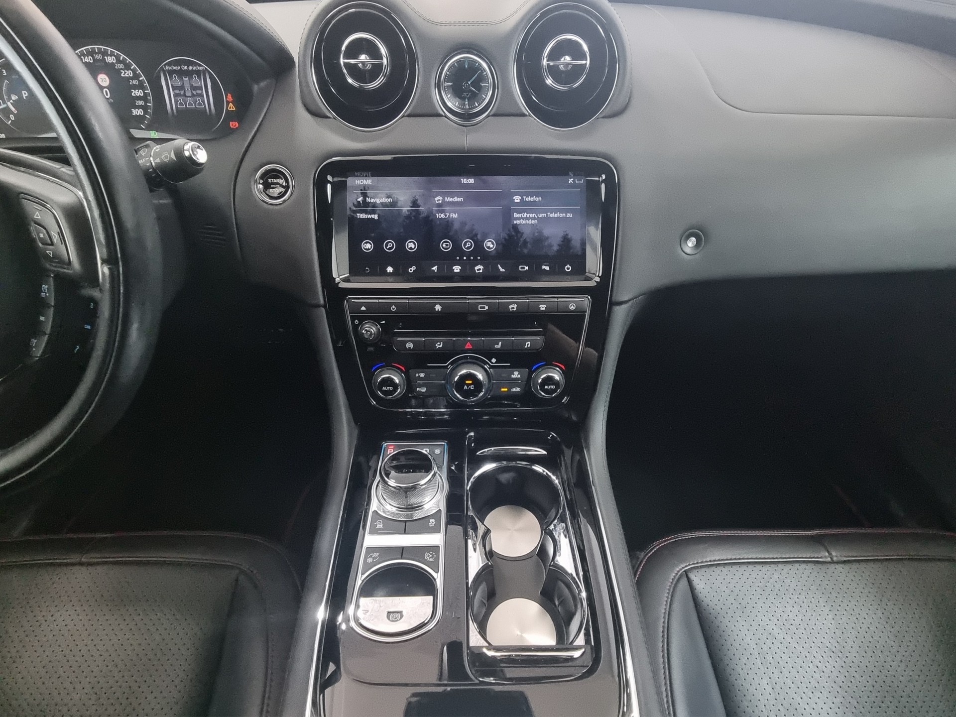 JAGUAR XJ R-Sport 3.0 V6 AWD-image-9