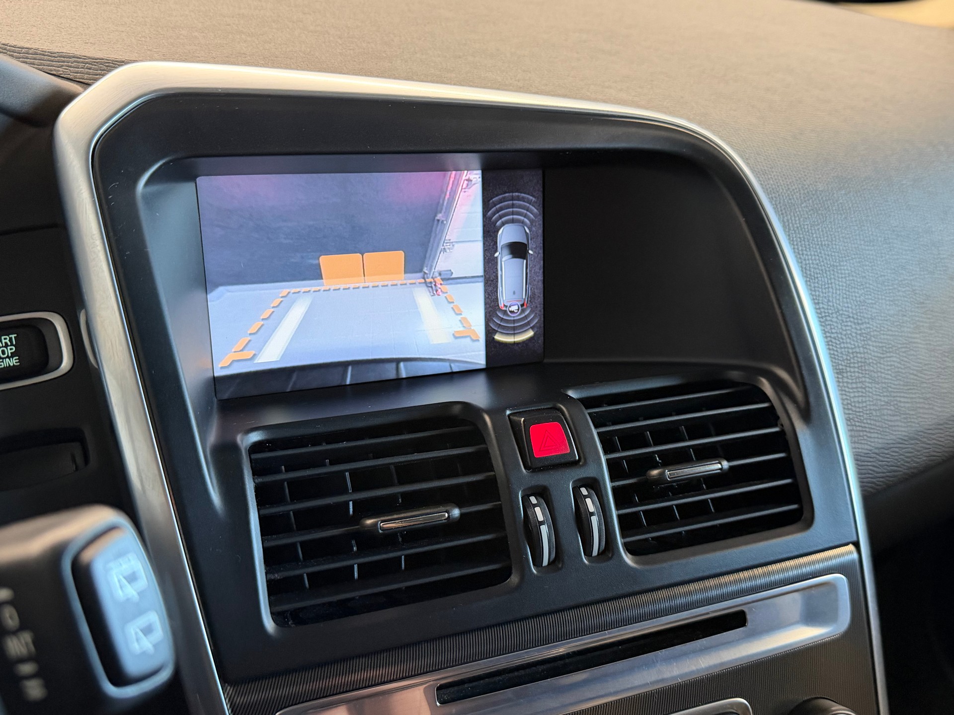 VOLVO XC60 D5 AWD R-Design Geartronic-image-18