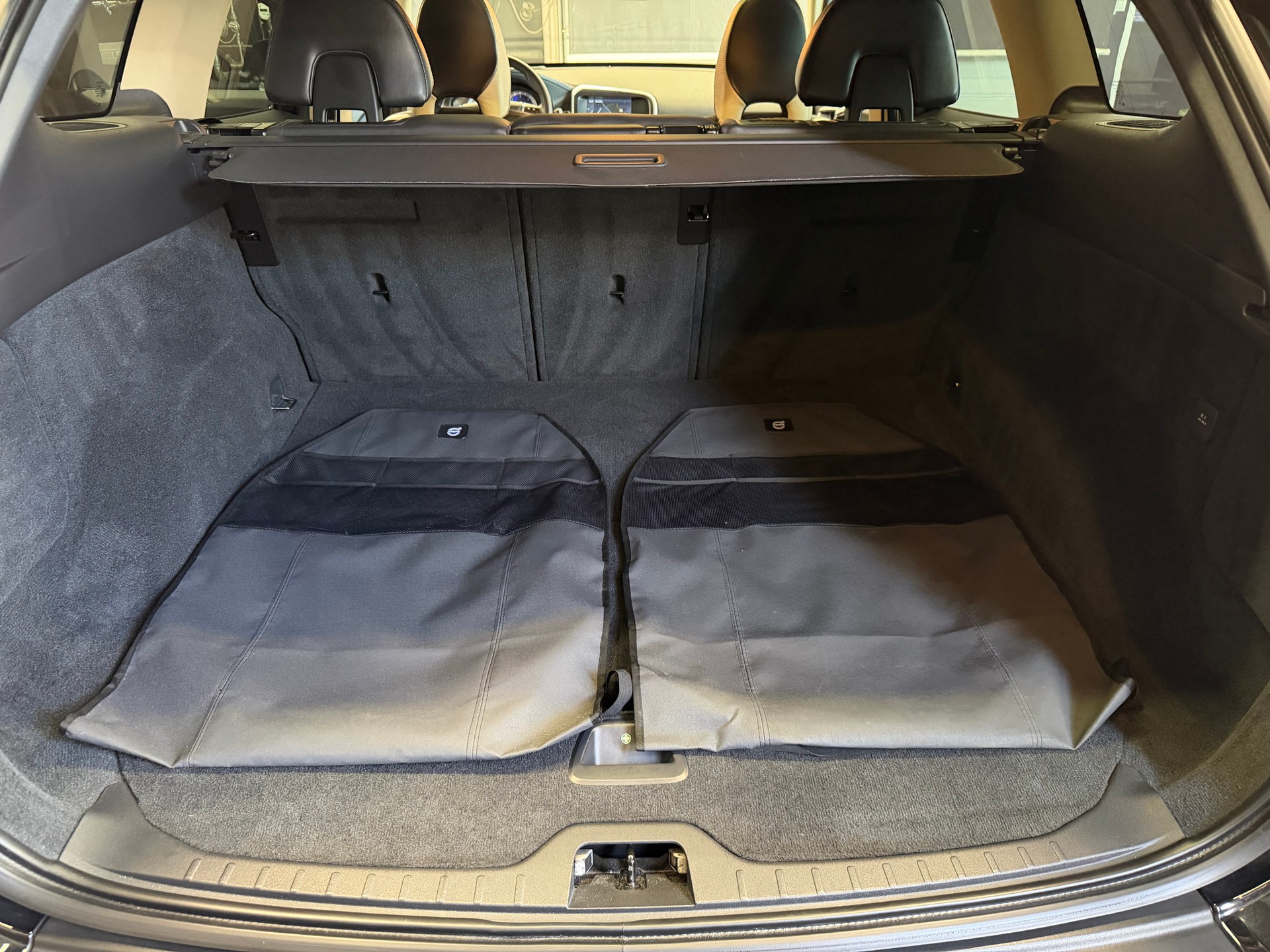 VOLVO XC60 D5 AWD R-Design Geartronic-image-26