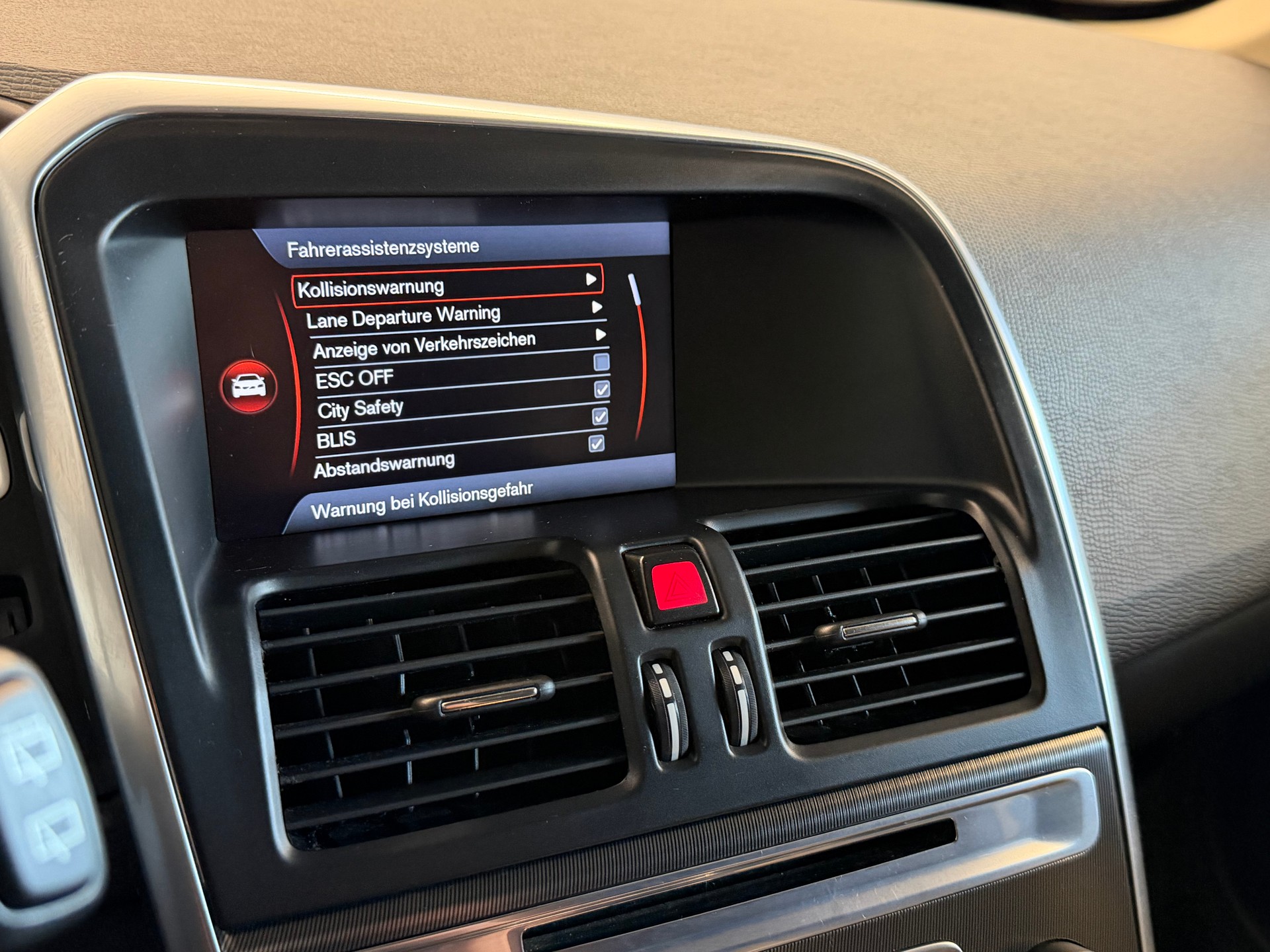 VOLVO XC60 D5 AWD R-Design Geartronic-image-19