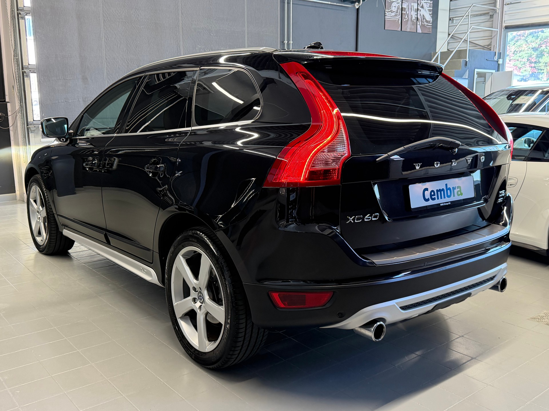 VOLVO XC60 D5 AWD R-Design Geartronic-image-4