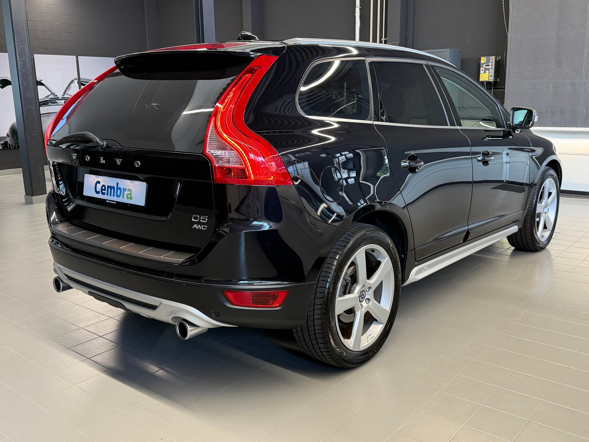 VOLVO XC60 D5 AWD R-Design Geartronic-image-6
