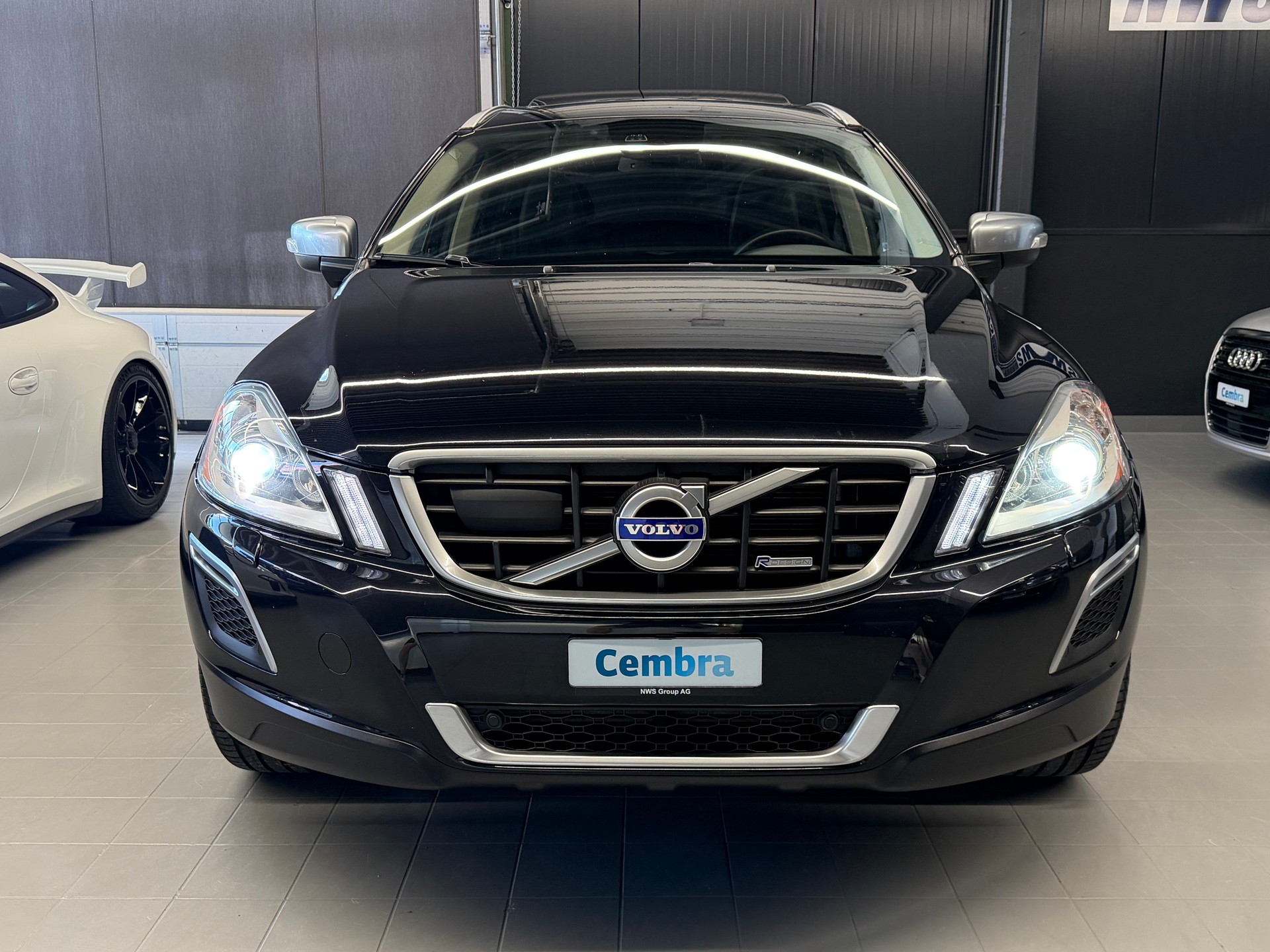 VOLVO XC60 D5 AWD R-Design Geartronic-image-2