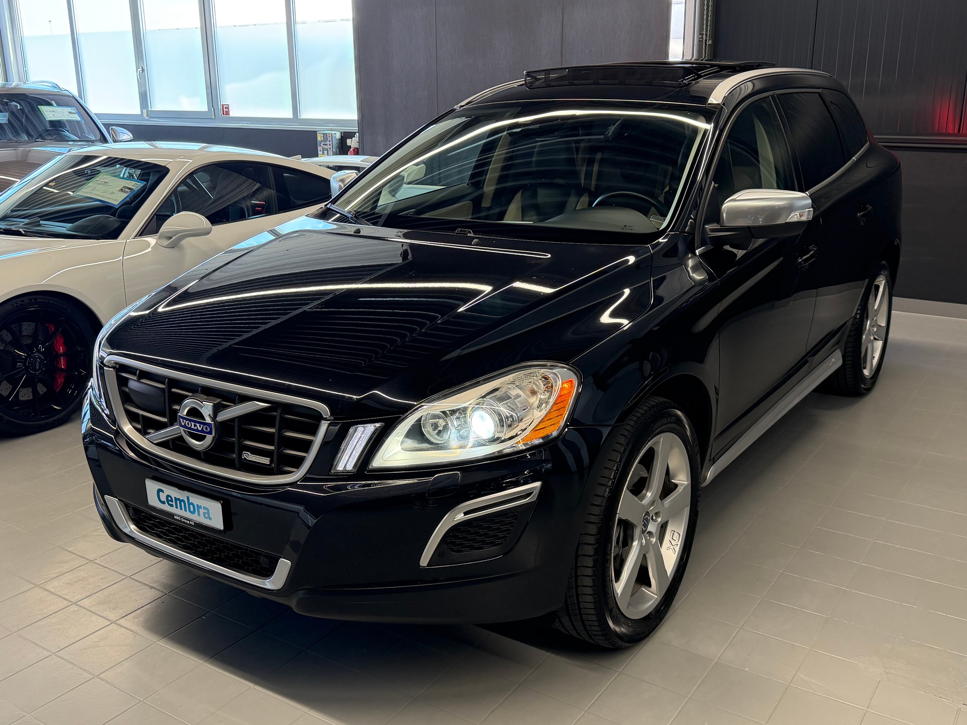 VOLVO XC60 D5 AWD R-Design Geartronic-image-3