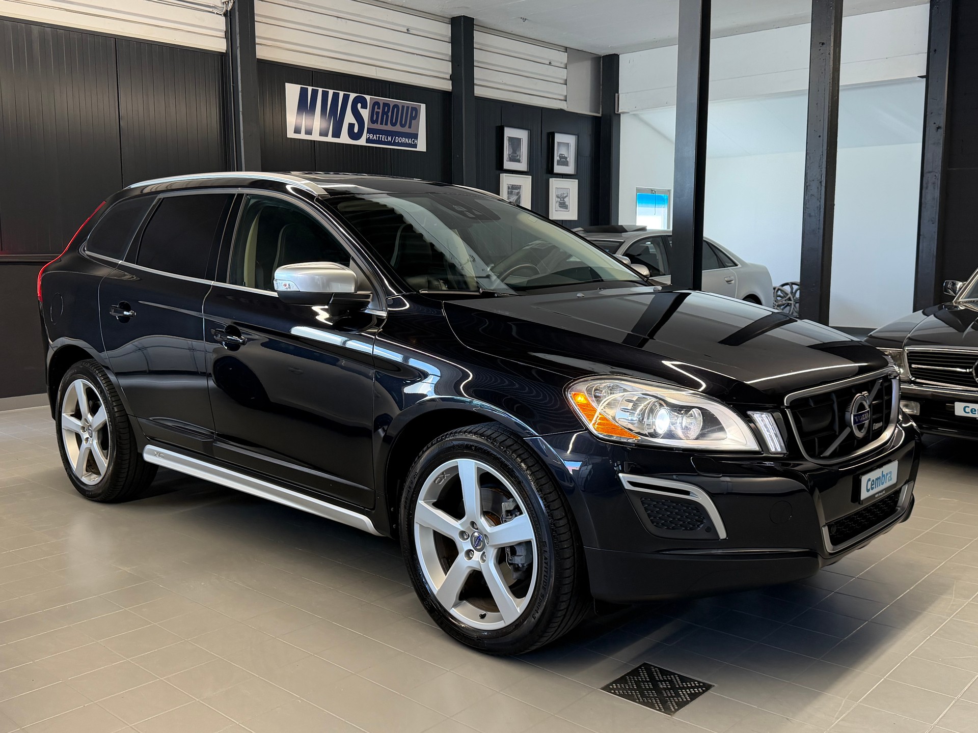 VOLVO XC60 D5 AWD R-Design Geartronic-image-1