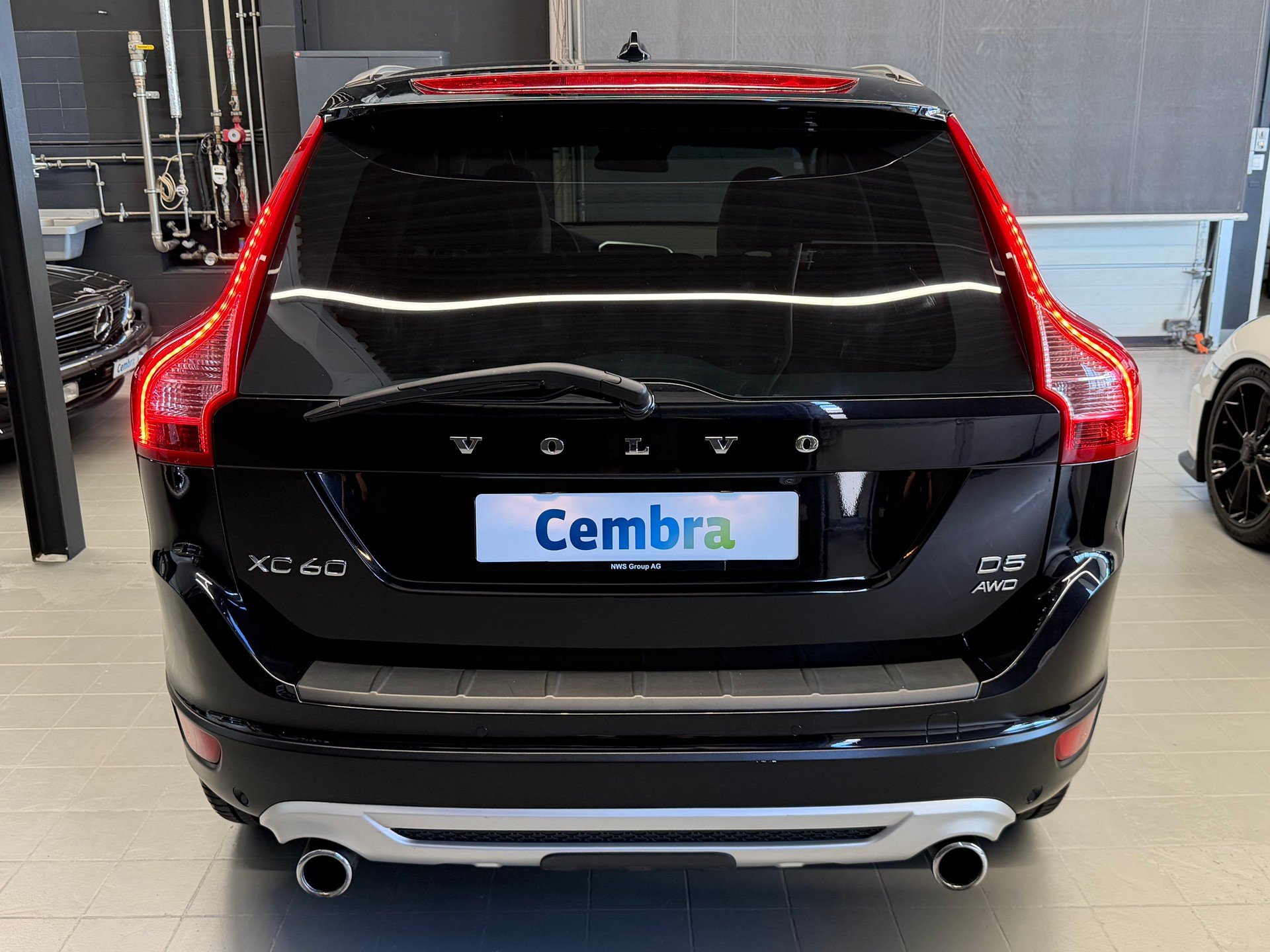VOLVO XC60 D5 AWD R-Design Geartronic-image-5