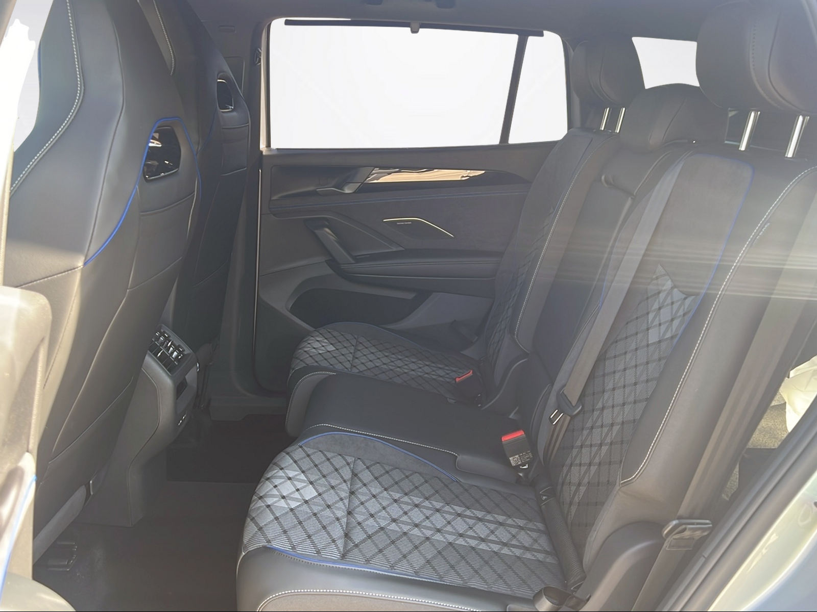 VW Tayron 1.5 TSI evo2 eHybrid R-Line DSG-image-9