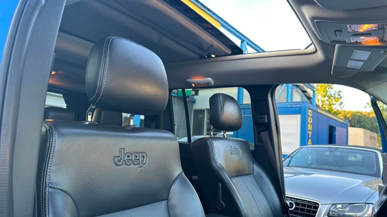 JEEP Cherokee 2.8 CRD Limited Automatic-image-6