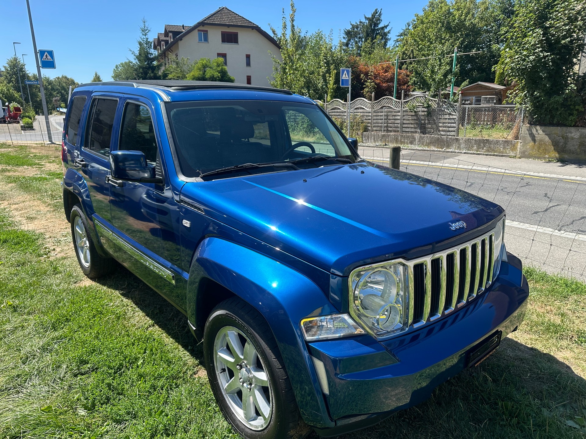 JEEP Cherokee 2.8 CRD Limited Automatic-image-3