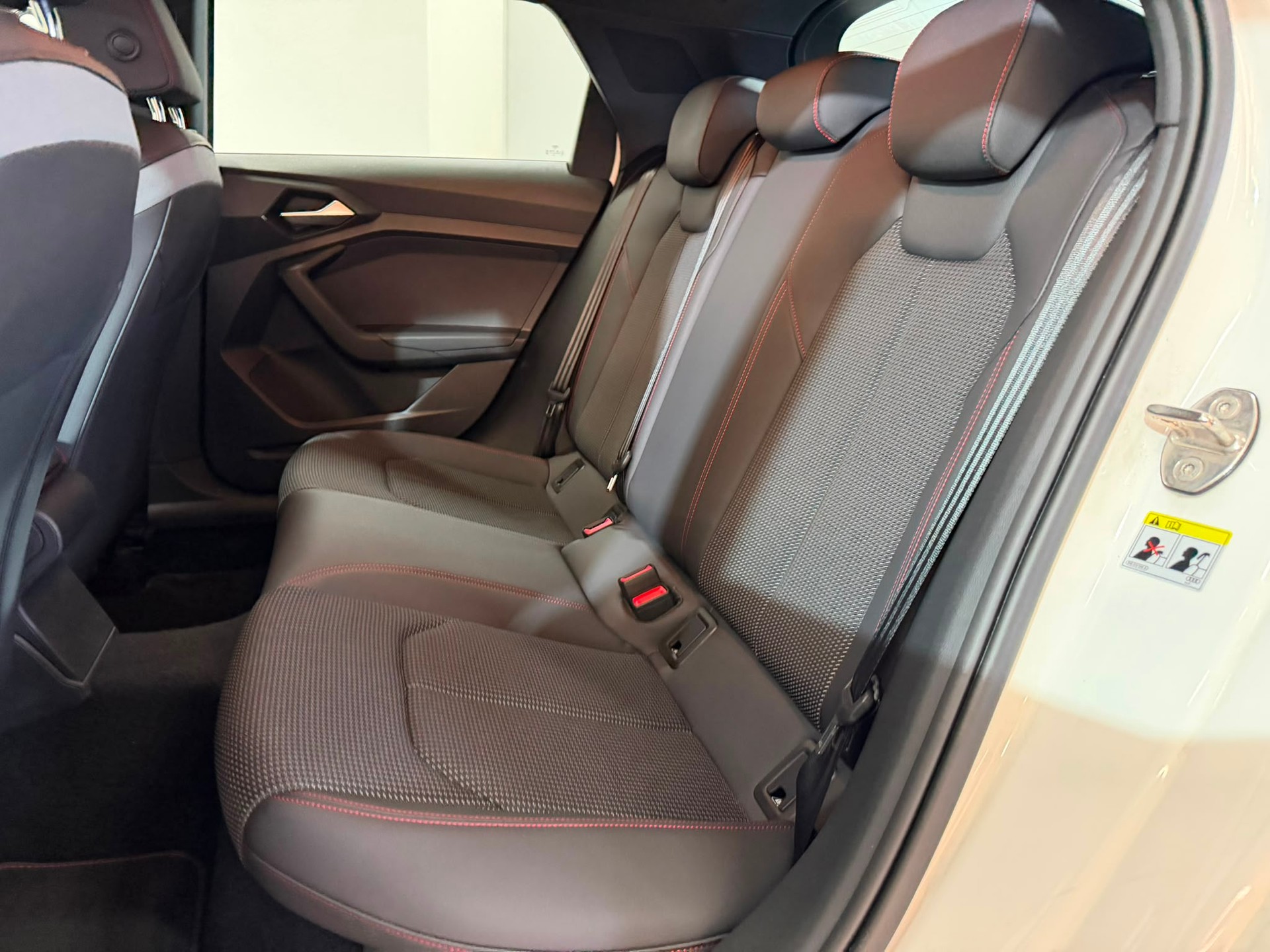 AUDI A1 Sportback 30 TFSI S Line Attraction S-tronic-image-6