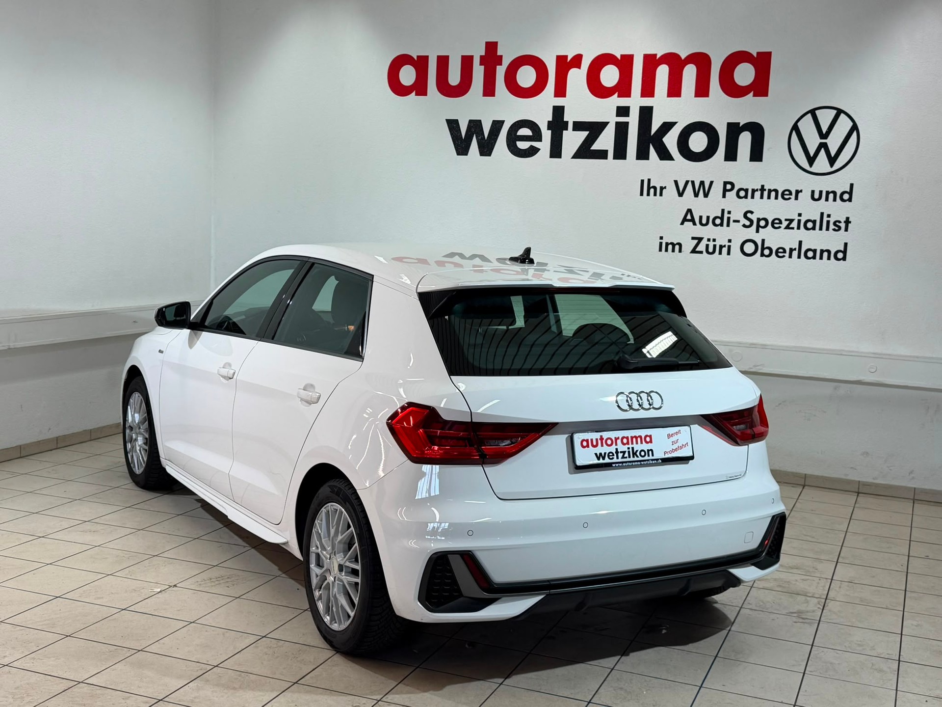 AUDI A1 Sportback 30 TFSI S Line Attraction S-tronic-image-3