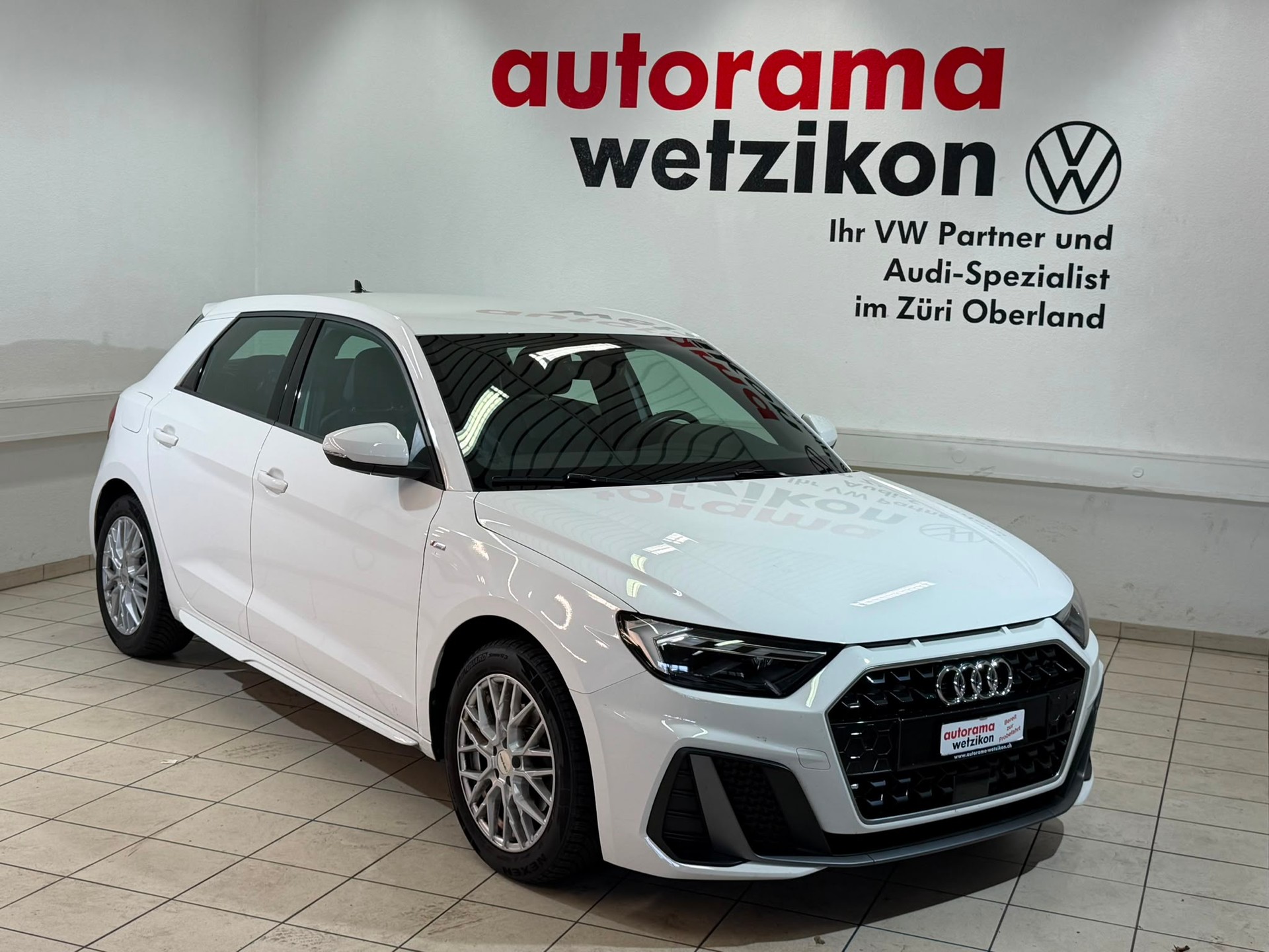 AUDI A1 Sportback 30 TFSI S Line Attraction S-tronic-image-1