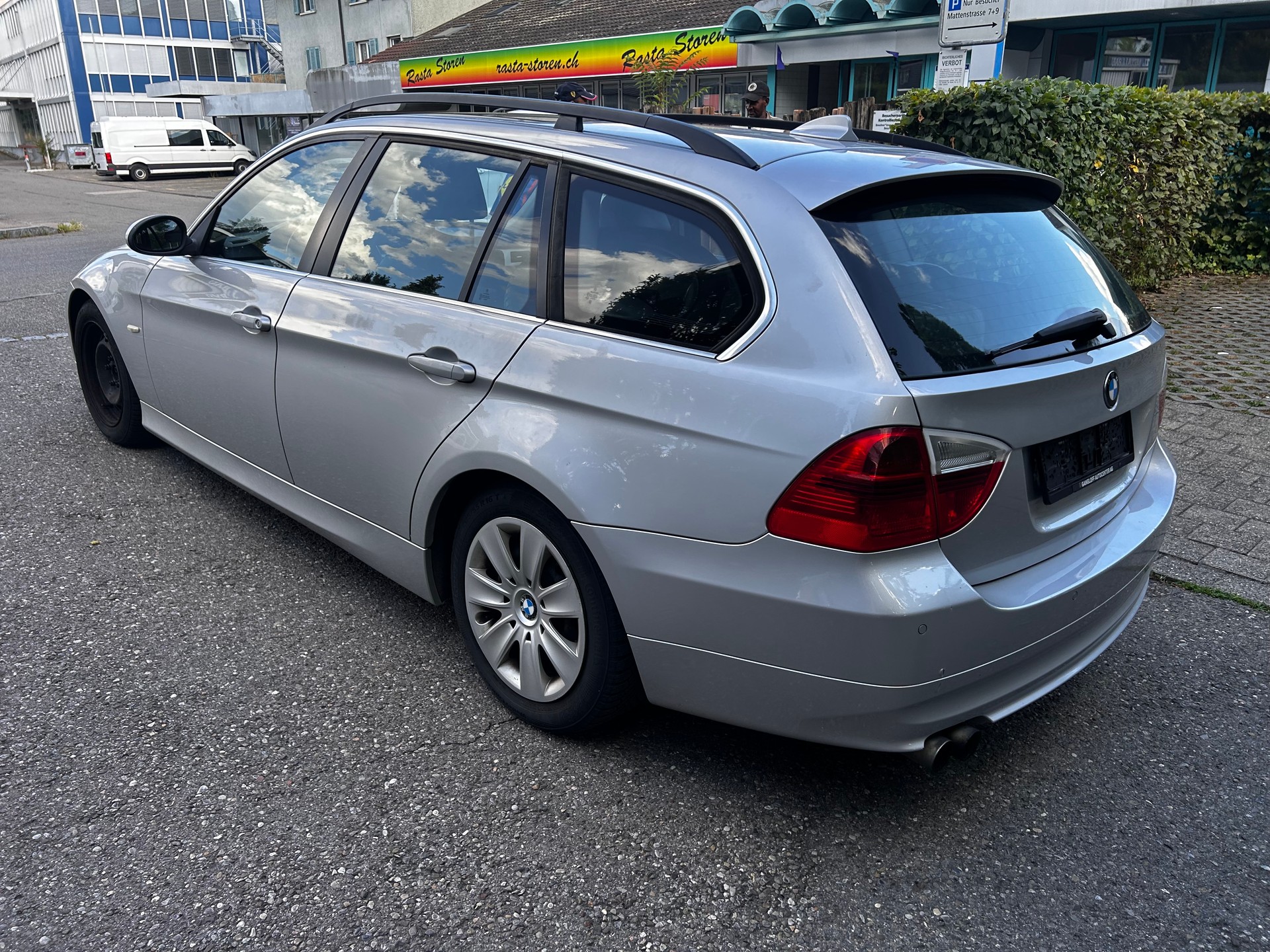 BMW 325i Touring-image-6