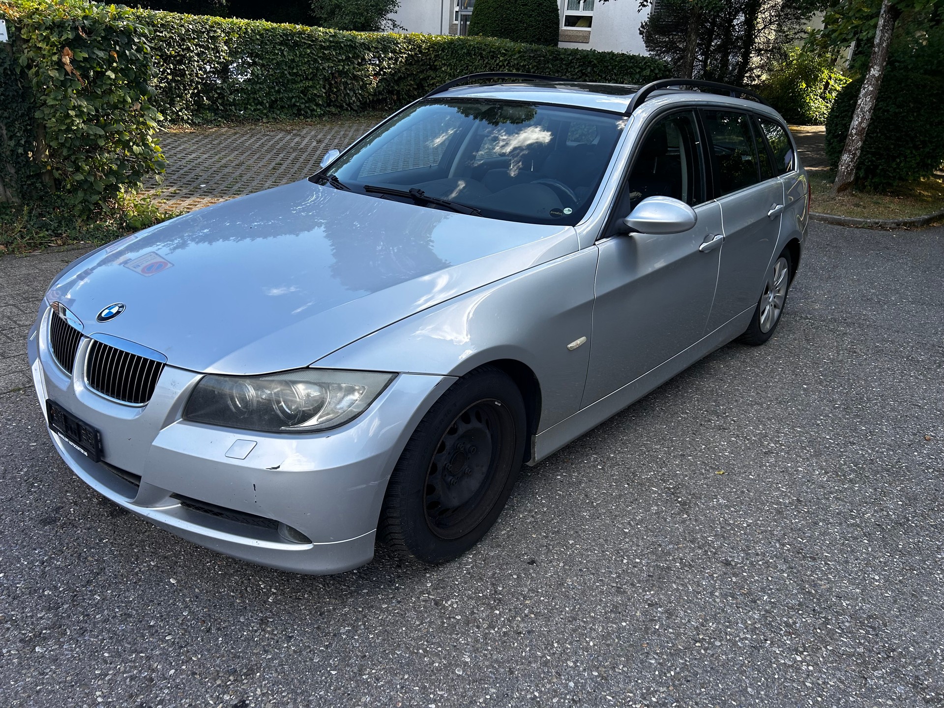 BMW 325i Touring-image-1