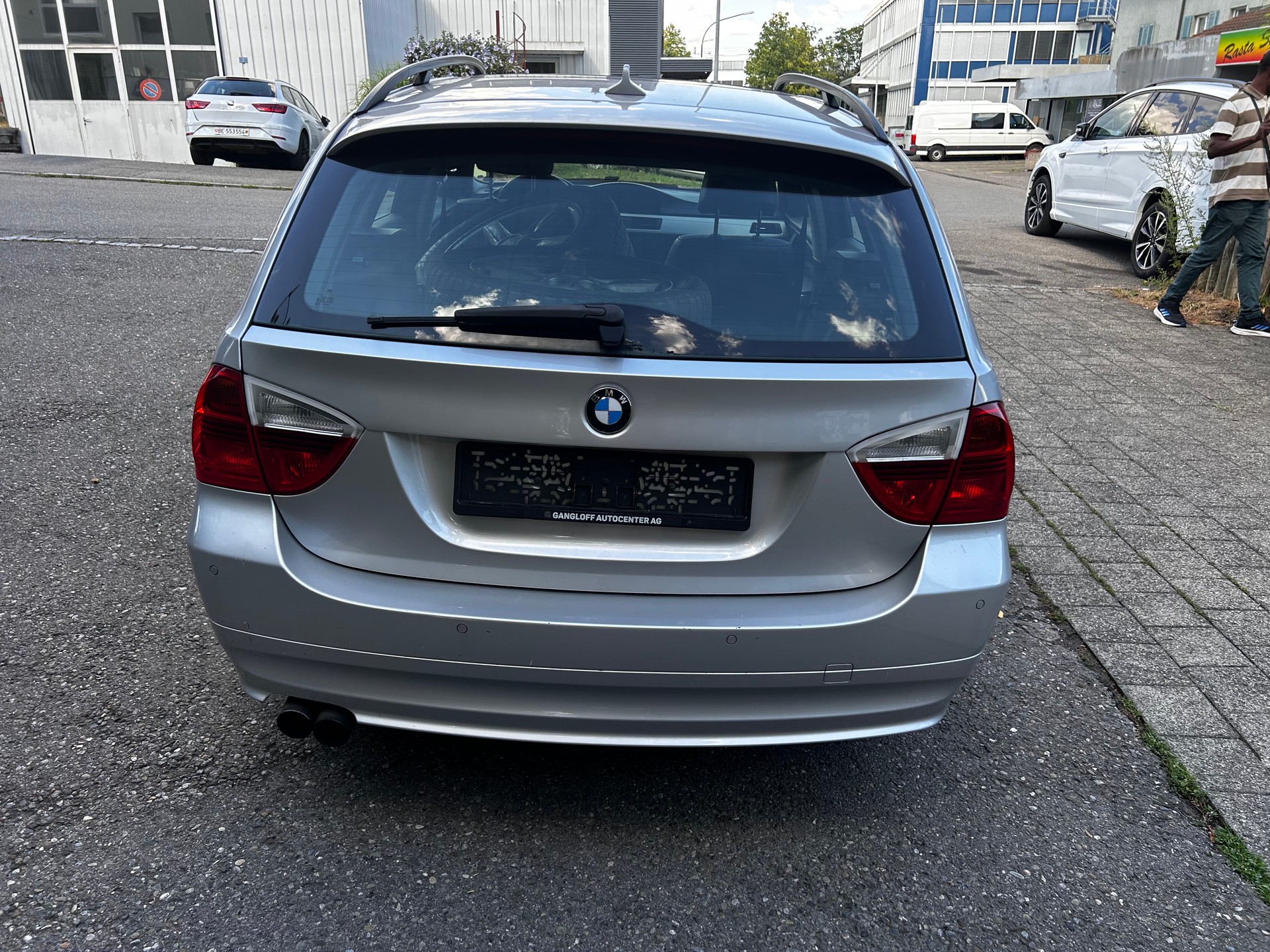 BMW 325i Touring-image-4