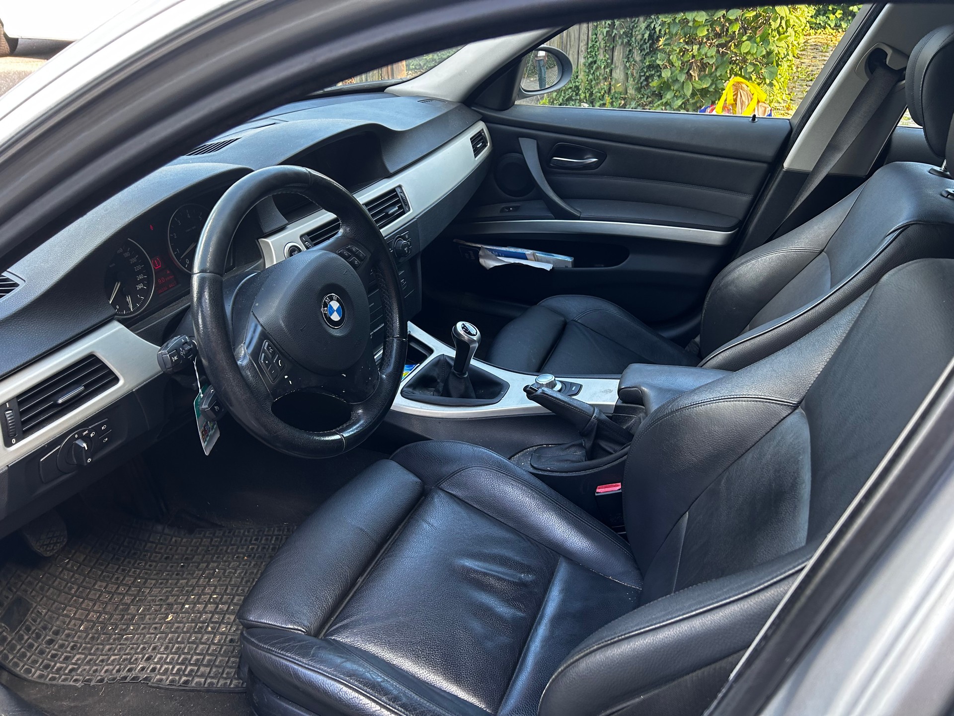 BMW 325i Touring-image-8