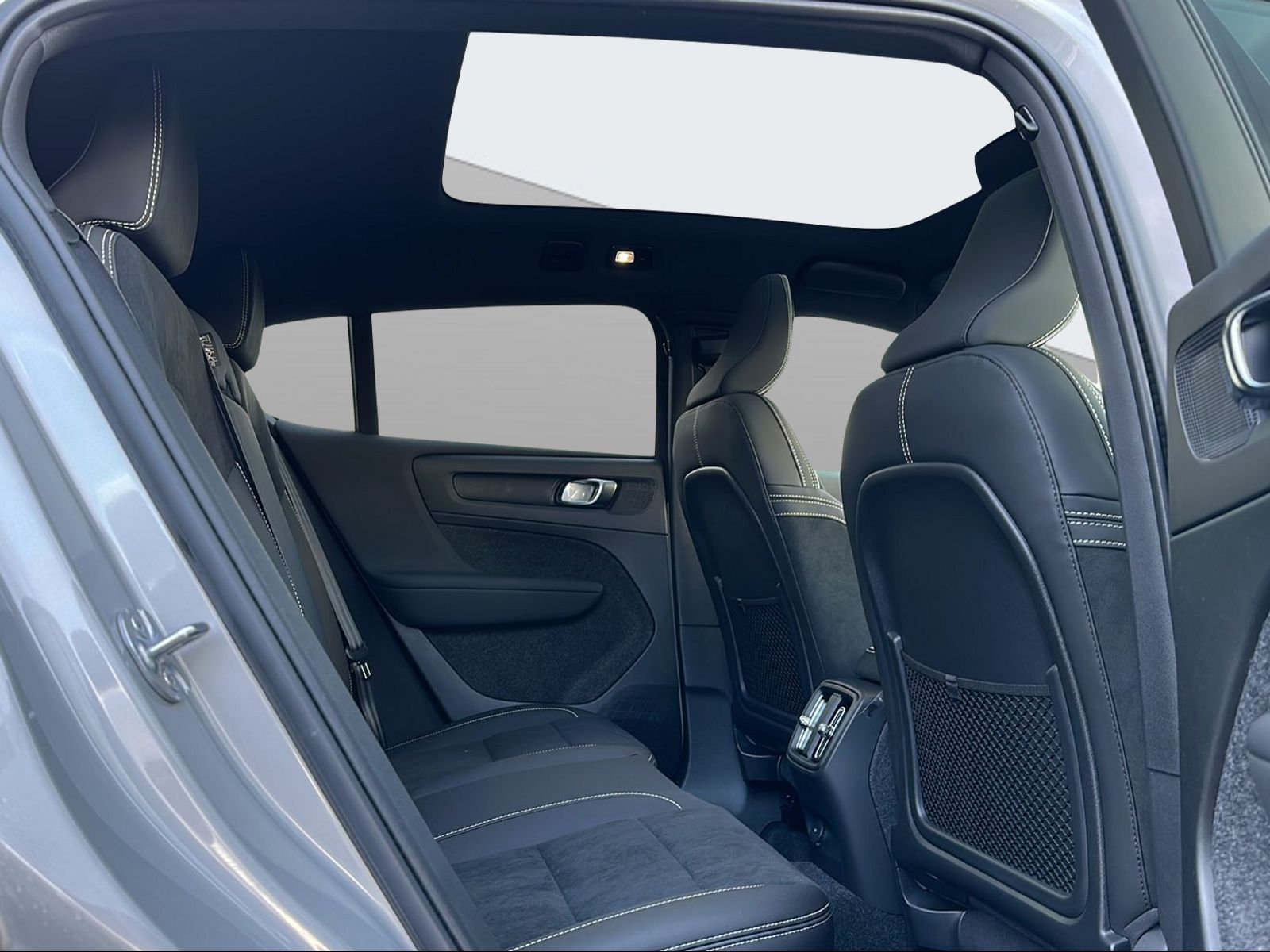 VOLVO C40 E80 Ultimate AWD-image-10