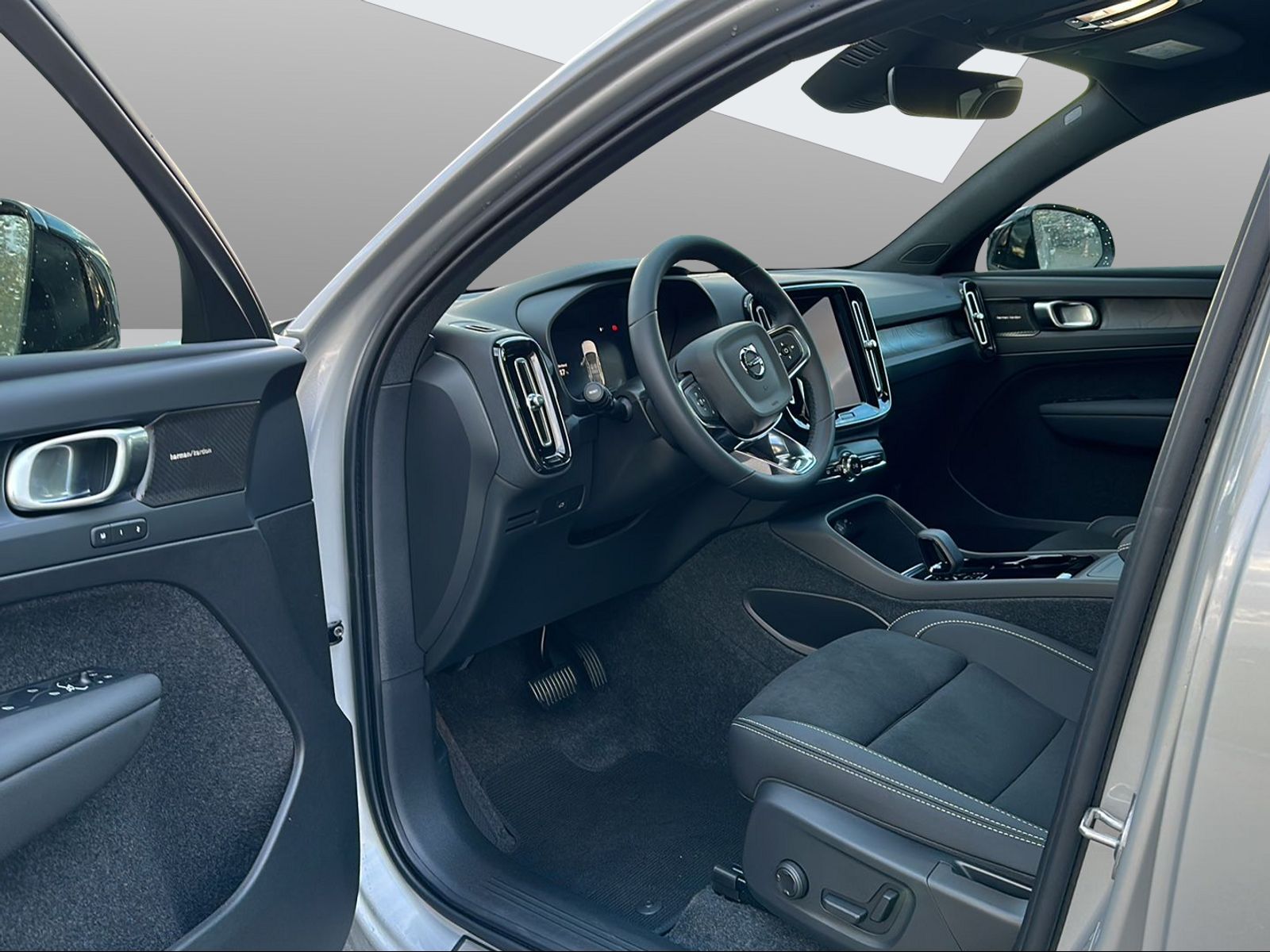 VOLVO C40 E80 Ultimate AWD-image-9