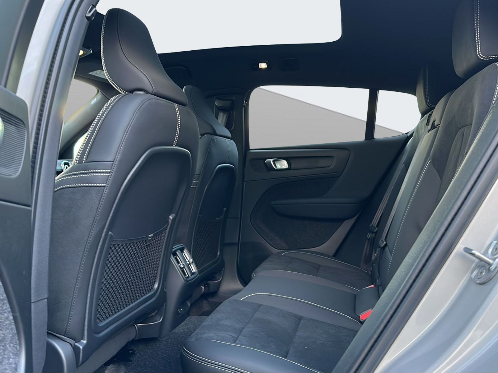 VOLVO C40 E80 Ultimate AWD-image-13