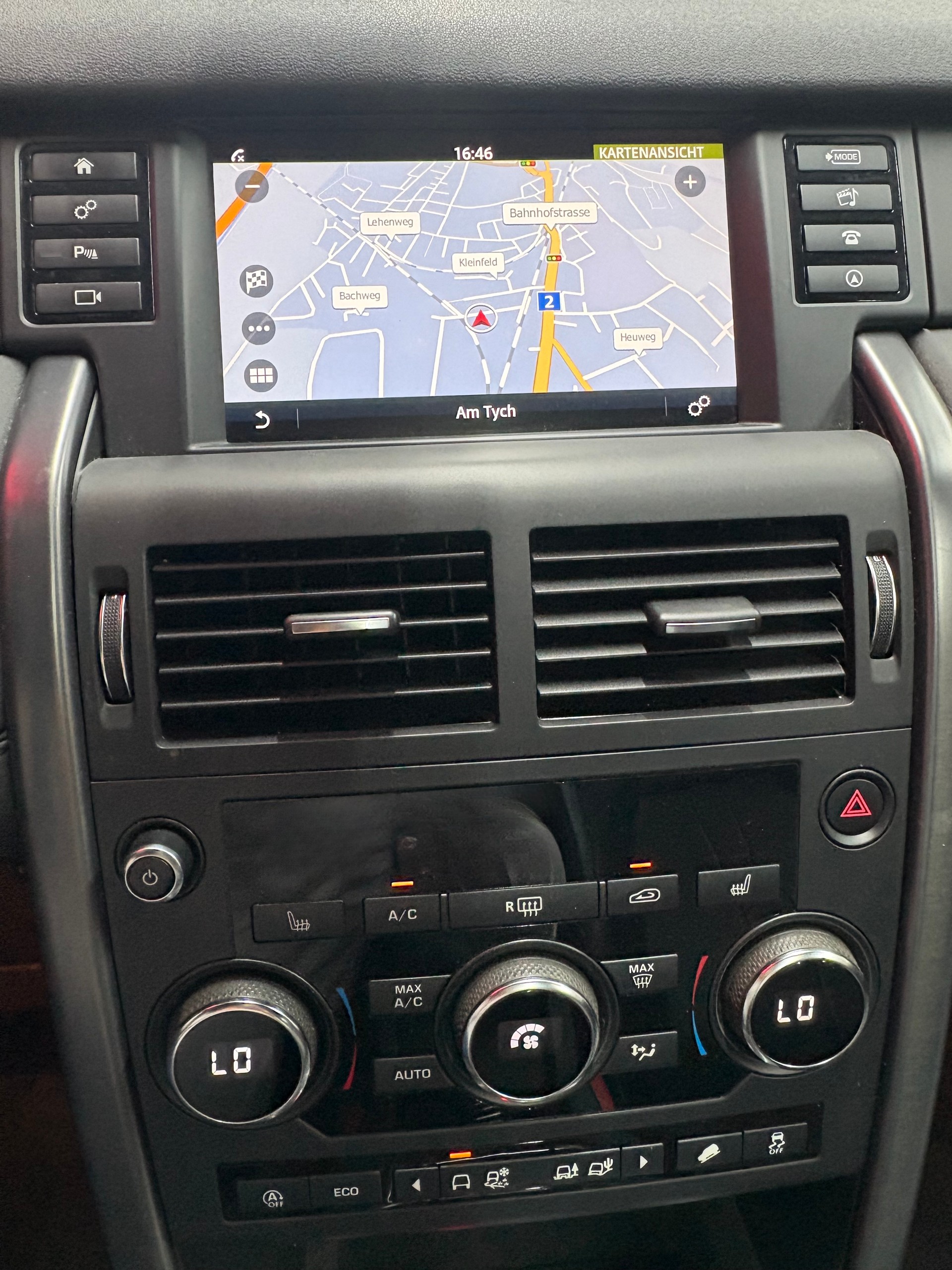 LAND ROVER Discovery Sport 2.0 TD4 Landmark AT9-image-13