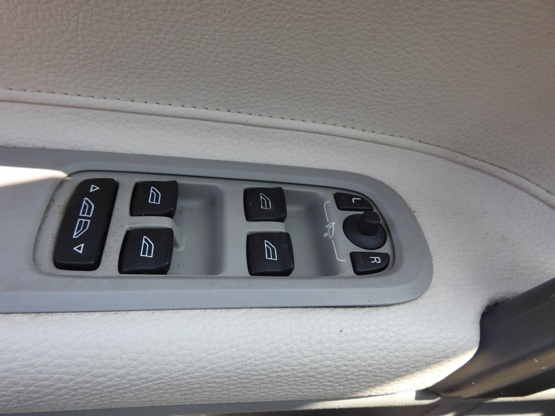 VOLVO C70 T5 Momentum-image-23