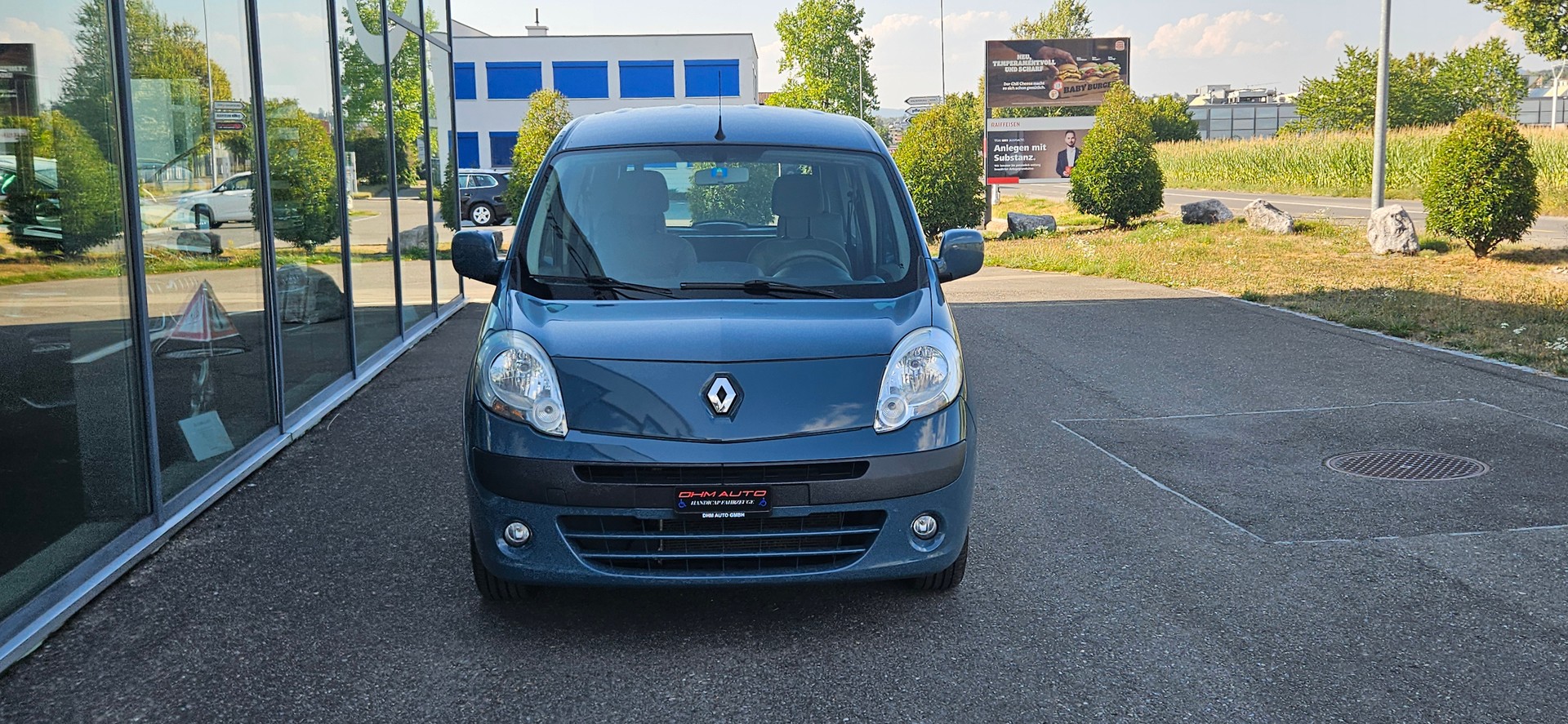 RENAULT Behindertengerecht-Rampe / 4-Sitze & ein Rollstuhlfahrer/in-image-2