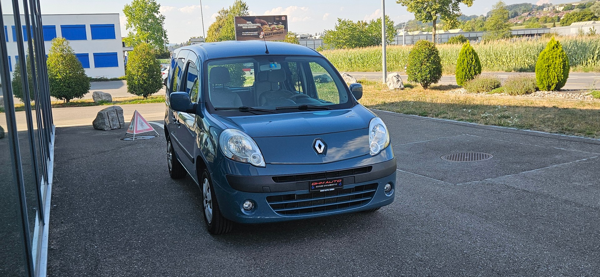 RENAULT Behindertengerecht-Rampe / 4-Sitze & ein Rollstuhlfahrer/in-image-3