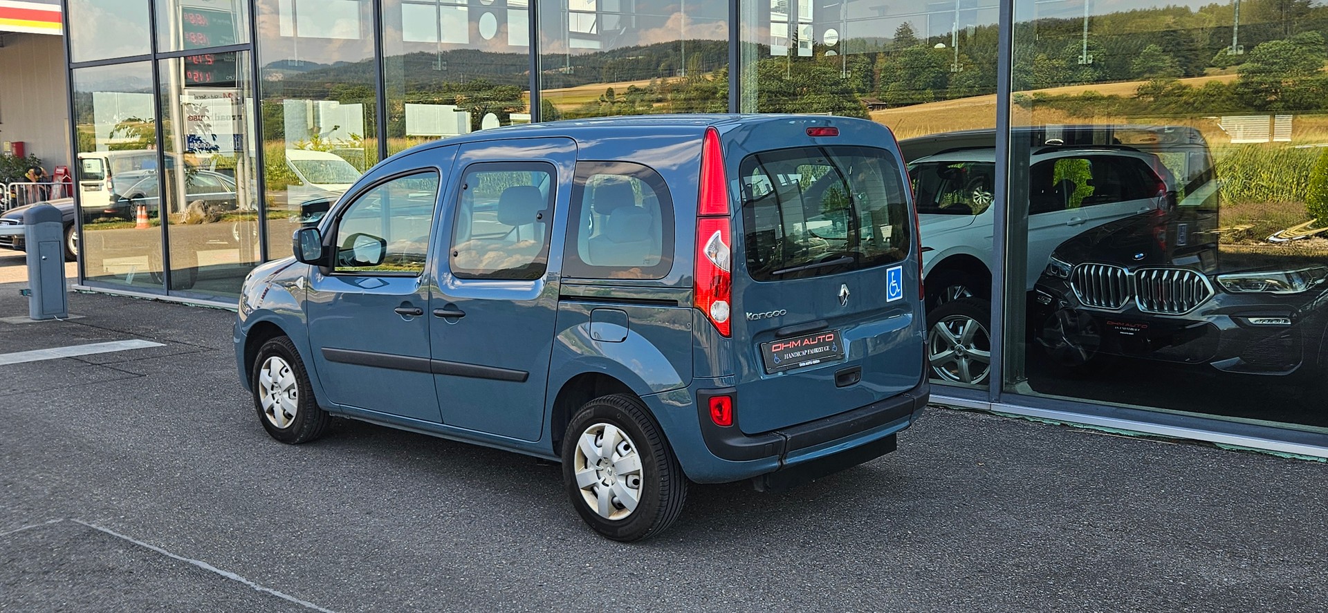 RENAULT Behindertengerecht-Rampe / 4-Sitze & ein Rollstuhlfahrer/in-image-4