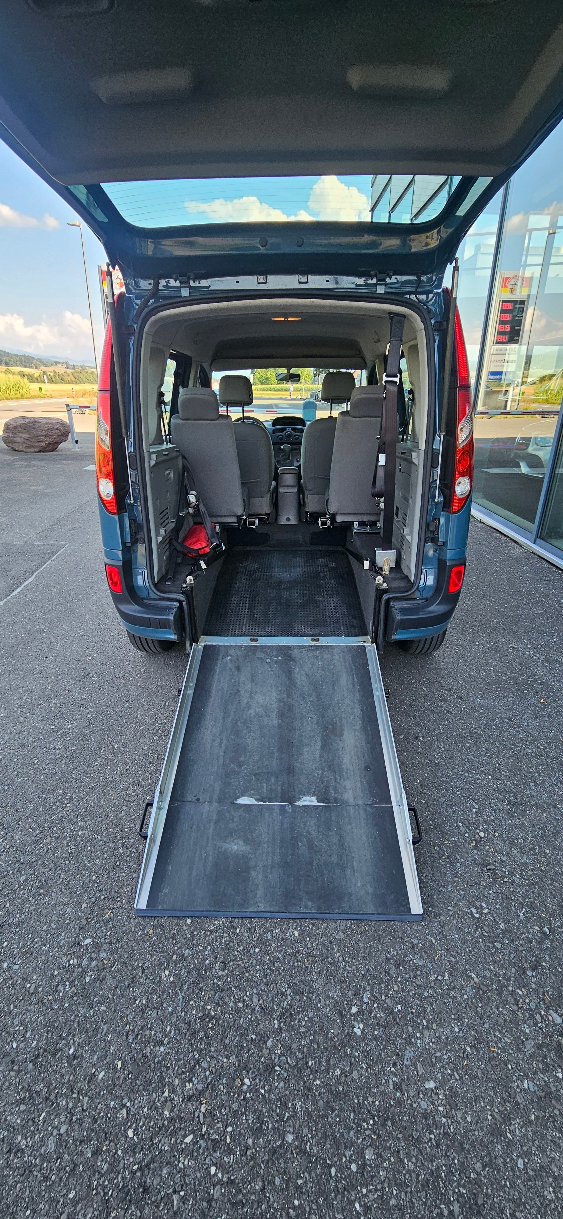 RENAULT Behindertengerecht-Rampe / 4-Sitze & ein Rollstuhlfahrer/in-image-14