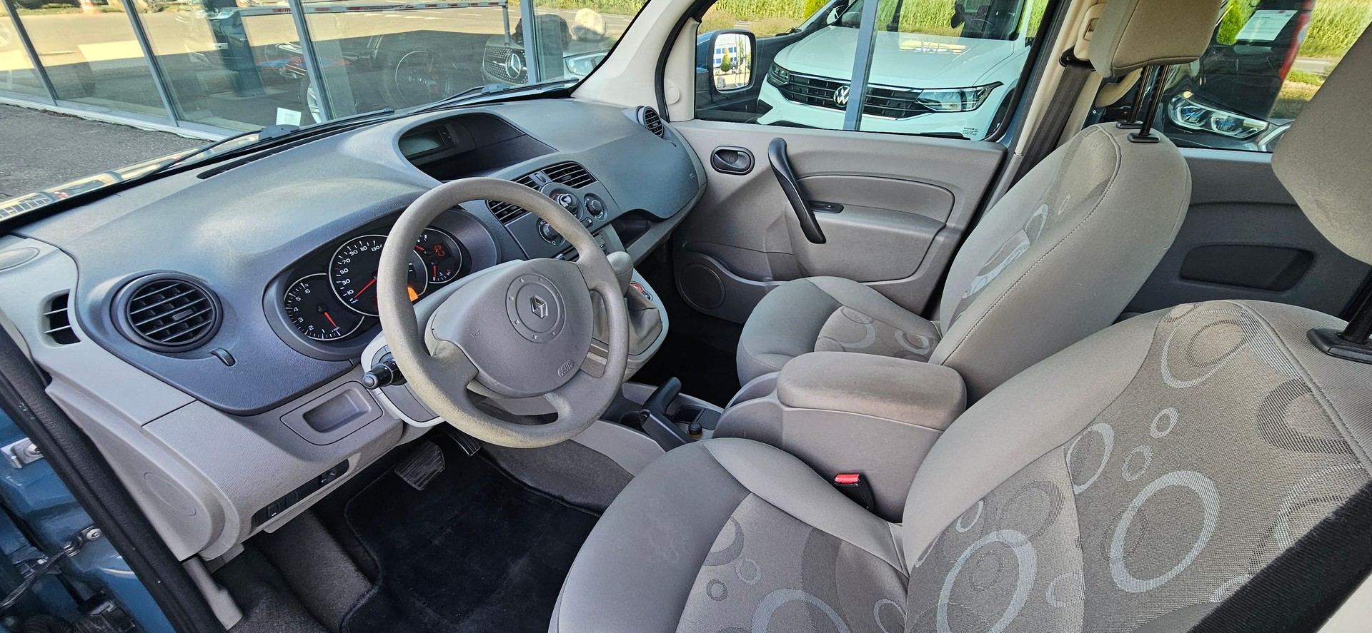 RENAULT Behindertengerecht-Rampe / 4-Sitze & ein Rollstuhlfahrer/in-image-7