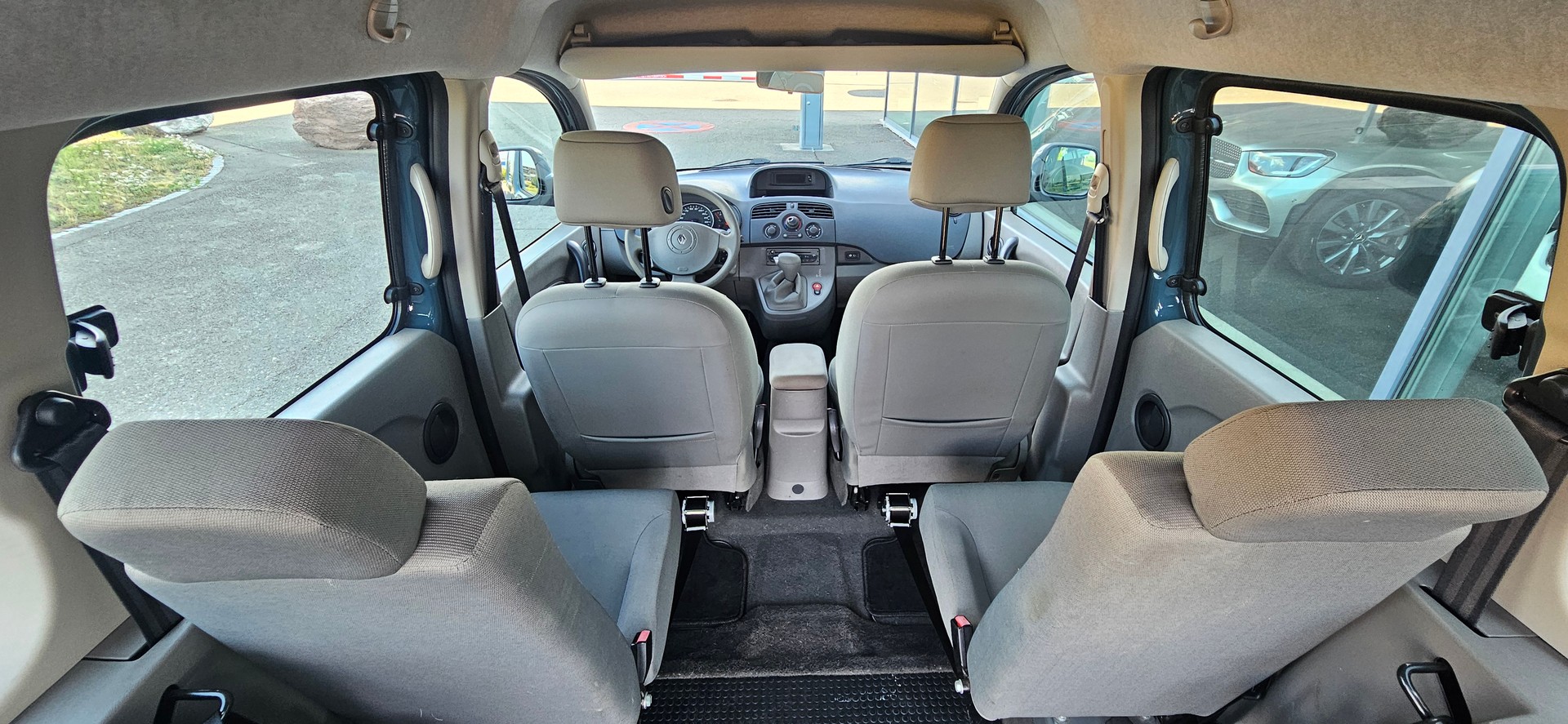 RENAULT Behindertengerecht-Rampe / 4-Sitze & ein Rollstuhlfahrer/in-image-12