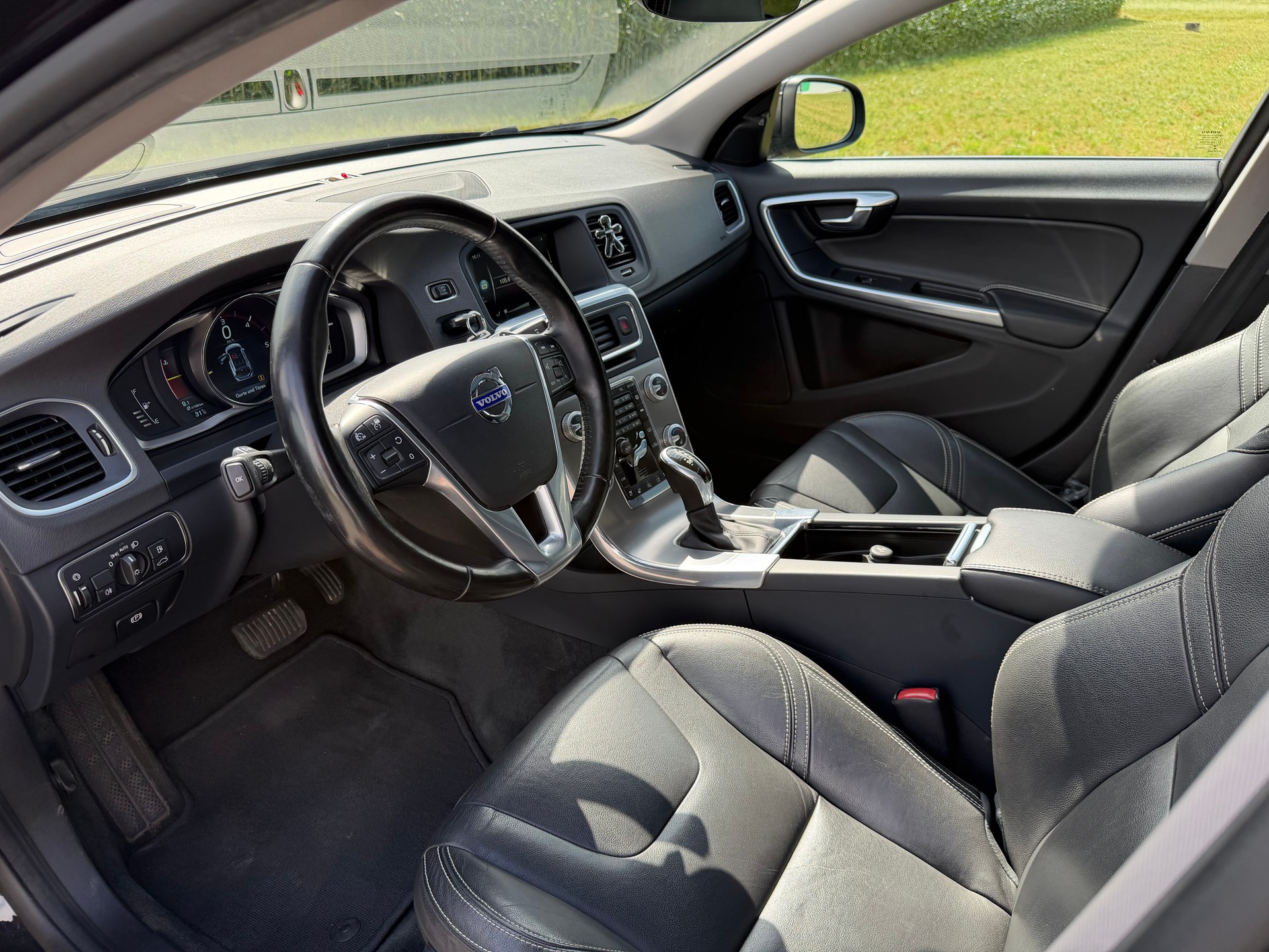 VOLVO V60 D4 AWD Summum Geartronic-image-8